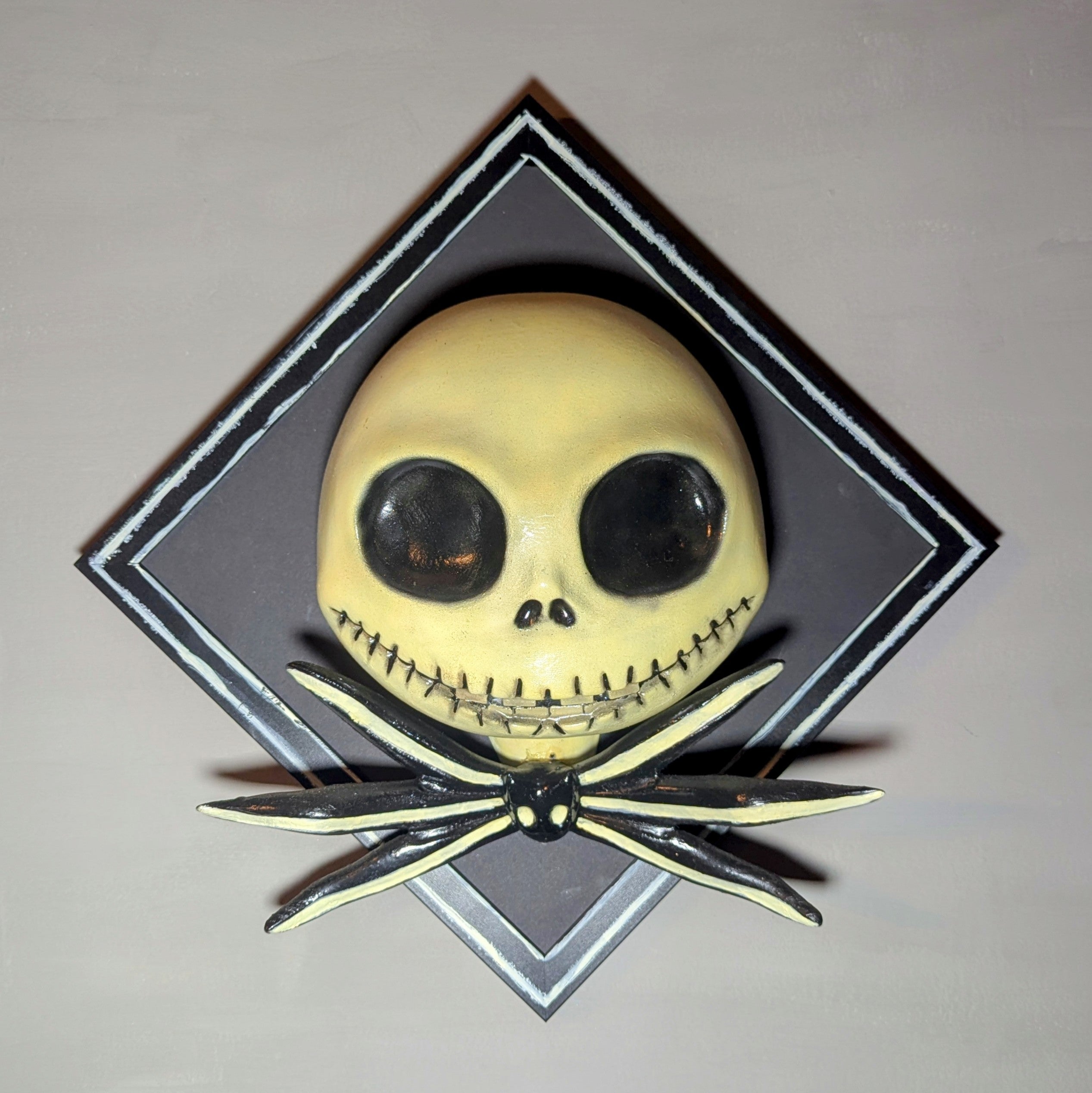 Jack Skellington – Scultura 3D da Parete | Opera Artigianale Dipinta a Mano | Nightmare Before Christmas Fan Art
