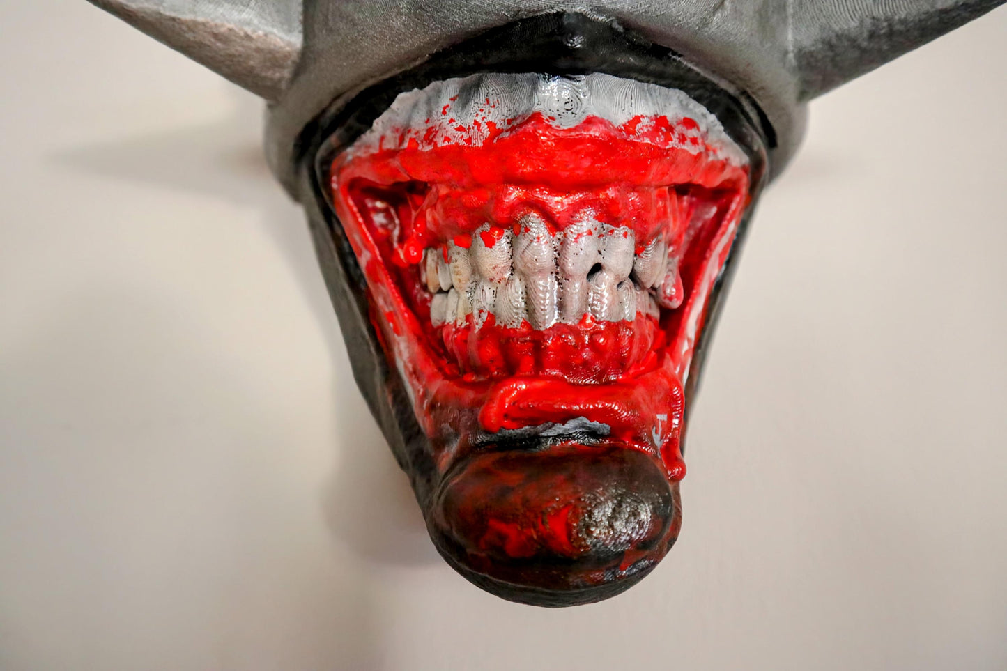 025 “BWL” – Testa a Muro Artistica di Batman Who Laughs • Fan Art 3D Dipinta a Mano • 23×17×13 cm