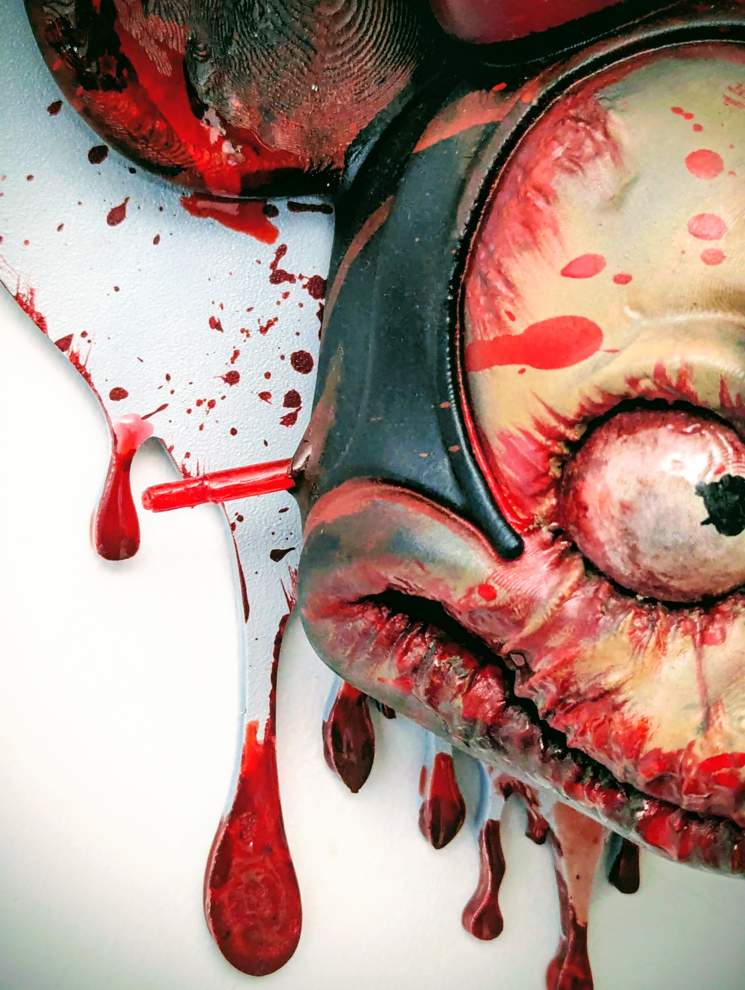 023 "MNZ" – The Murder Brush • Hand-Painted Pulp Horror 3D Wall Head • 21×24×12 cm