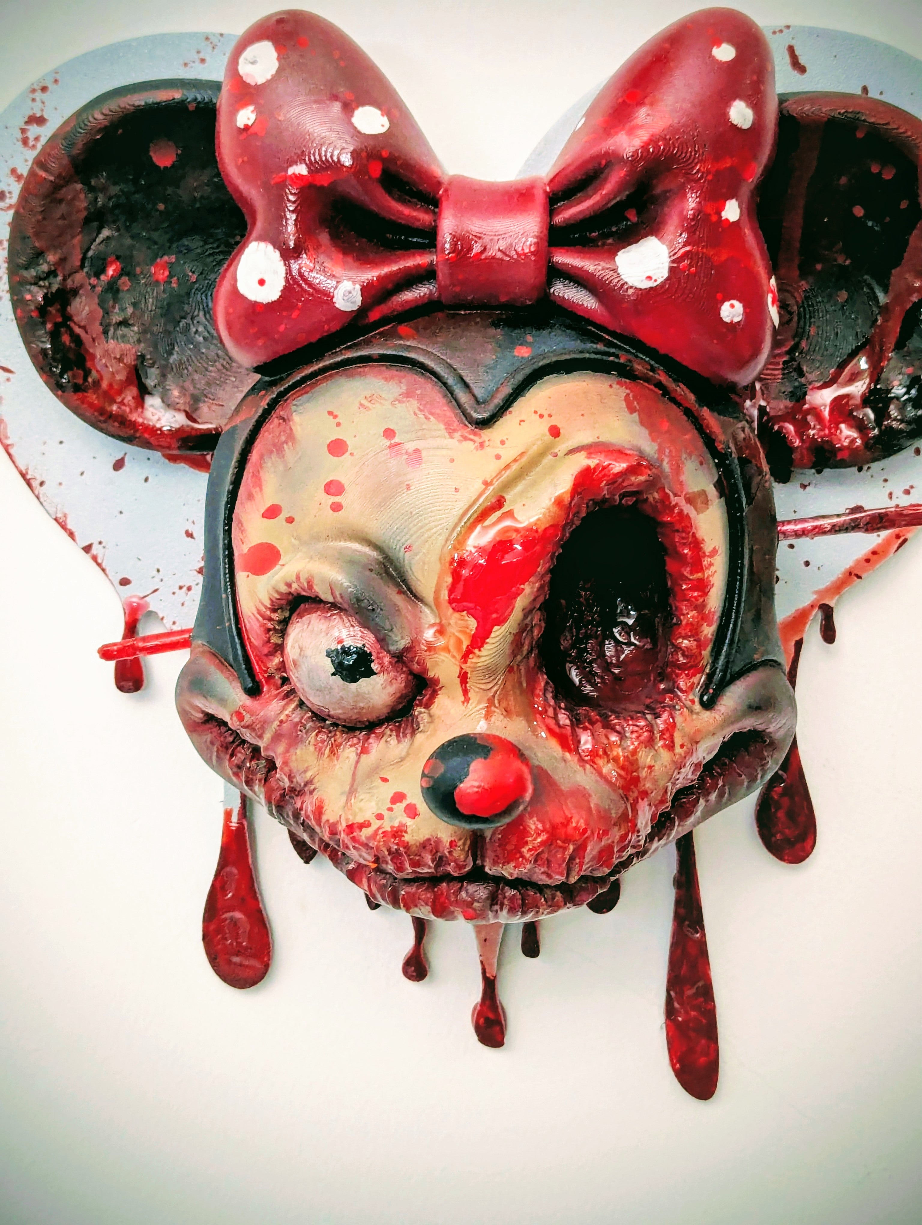 023 "MNZ" – The Murder Brush • Hand-Painted Pulp Horror 3D Wall Head • 21×24×12 cm