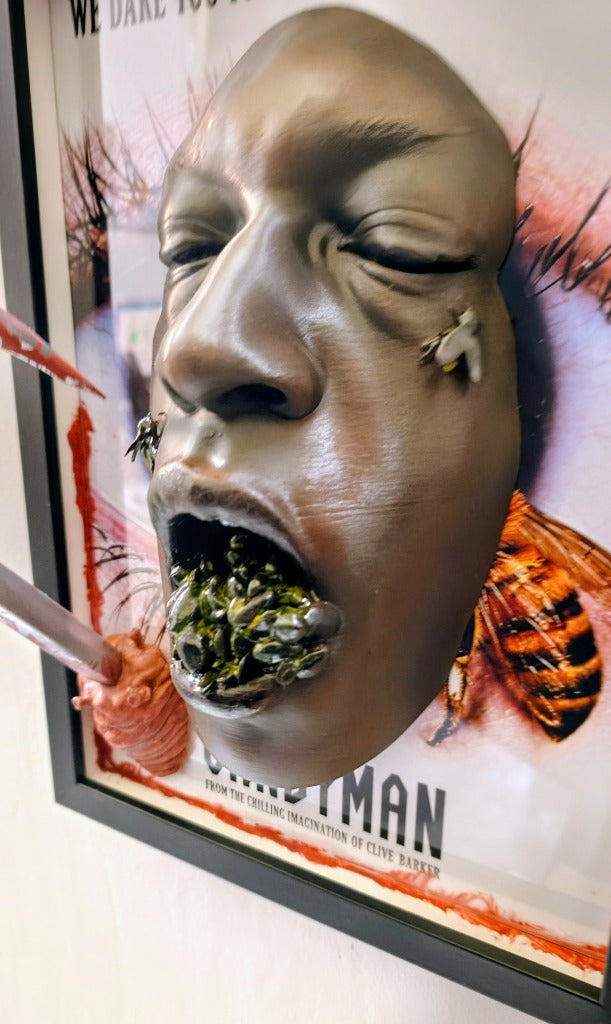 Nightmares in Frame - Candyman — Dettaglio uncino insanguinato e sciame di api 3D | The Frame Beyond
