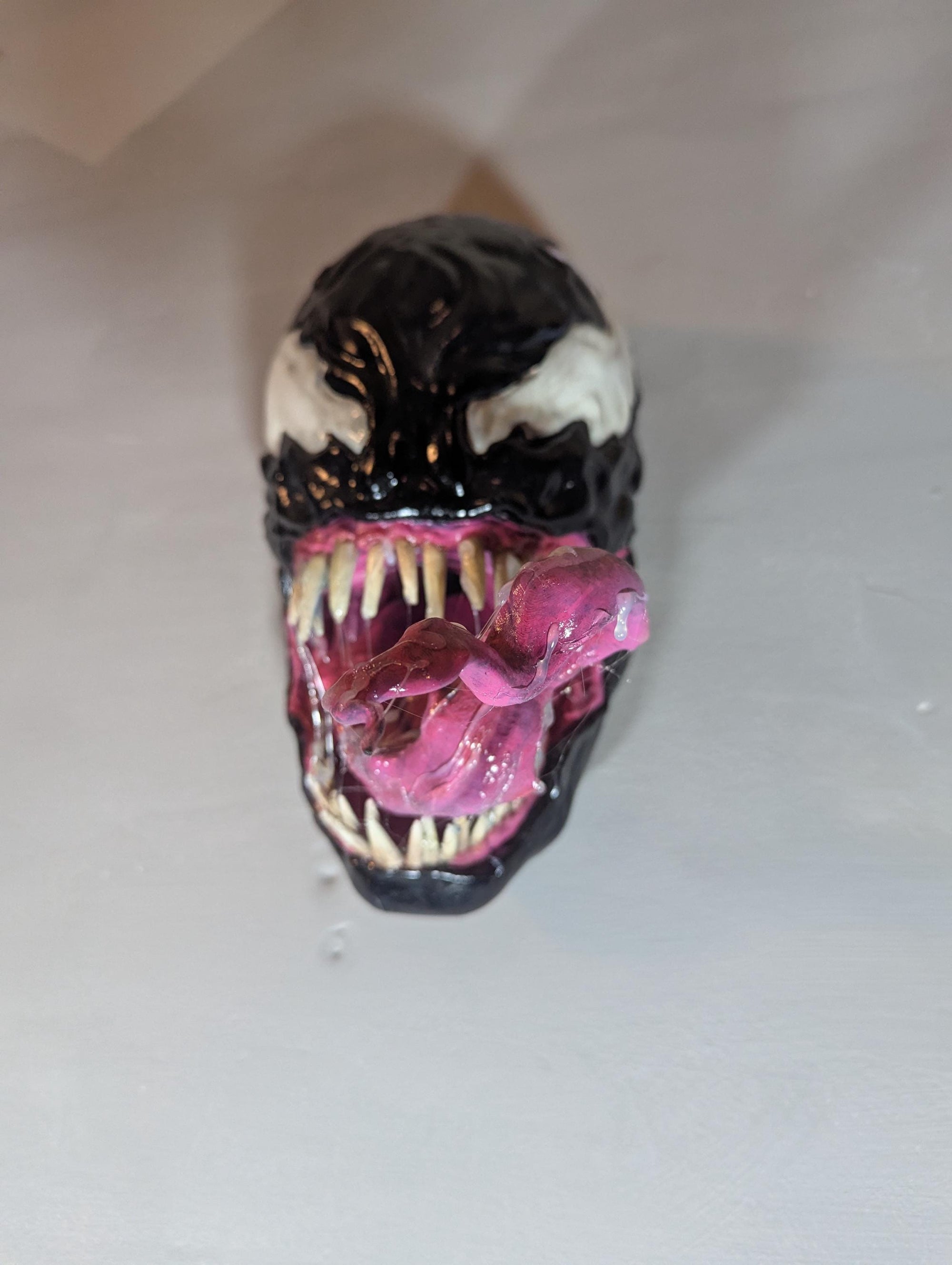 011 "VNM" – Venom Bust 3D Print – Hand-Painted Sculpture 26×20×15 cm – Unique Collector’s Piece