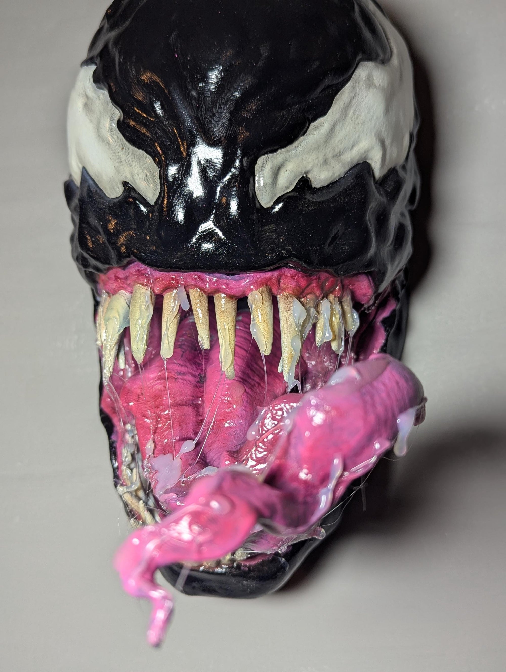 011 "VNM" – Venom Bust 3D Print – Hand-Painted Sculpture 26×20×15 cm – Unique Collector’s Piece