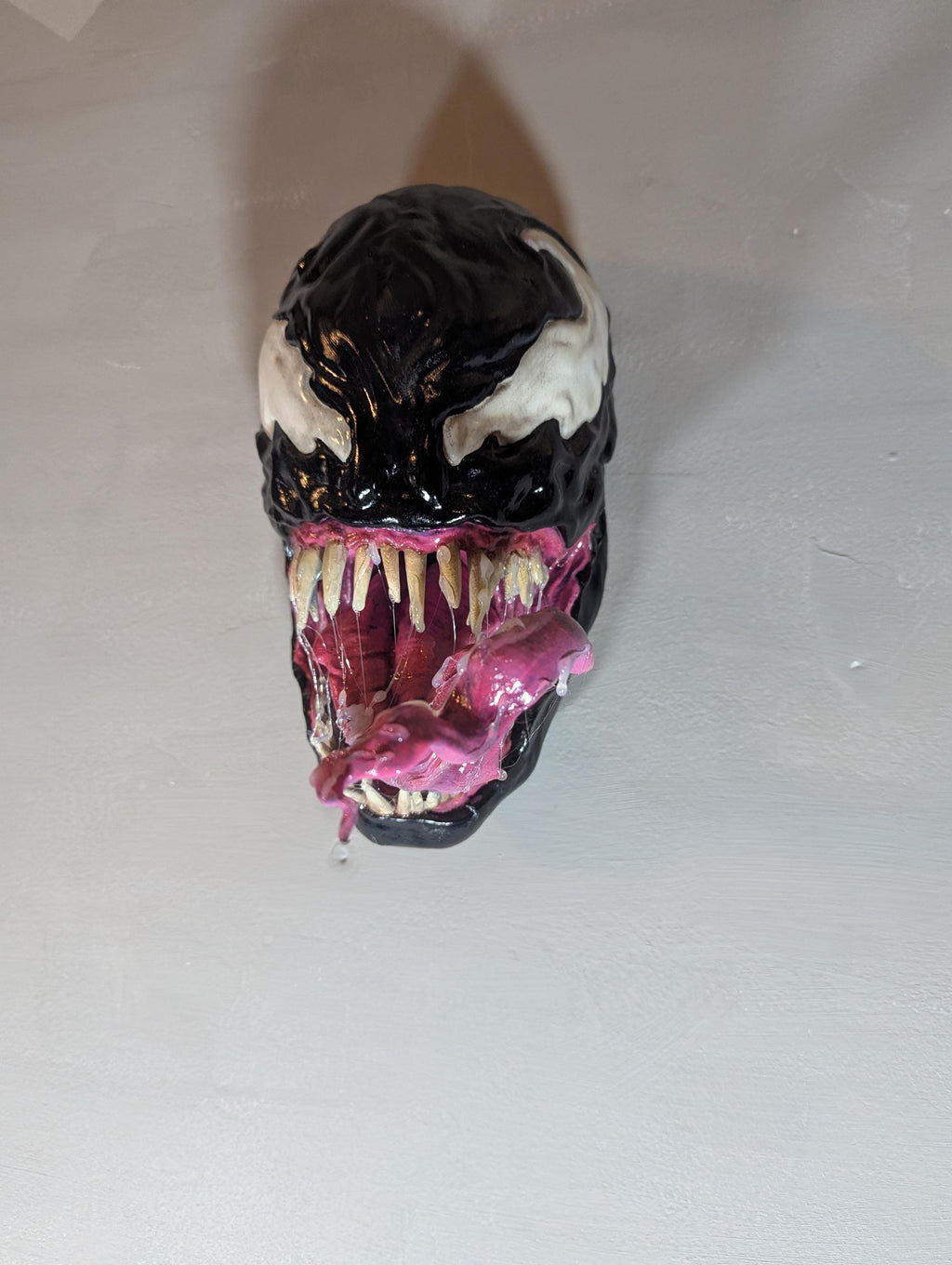 011 "VNM" – Venom Bust 3D Print – Hand-Painted Sculpture 26×20×15 cm – Unique Collector’s Piece