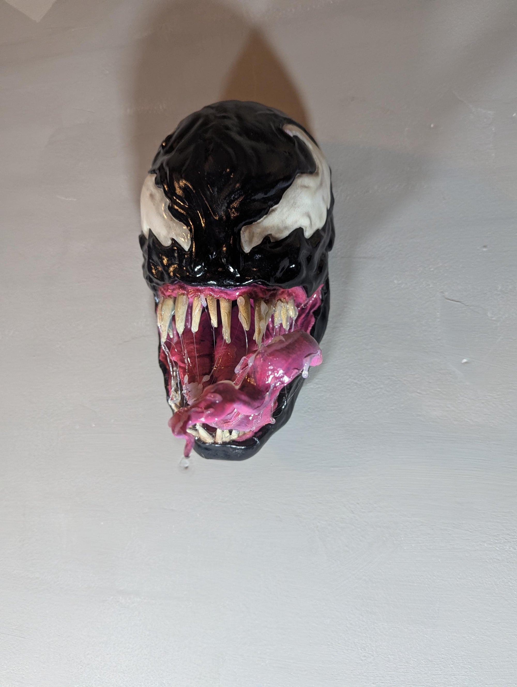 011 "VNM" – Venom Bust 3D Print – Hand-Painted Sculpture 26×20×15 cm – Unique Collector’s Piece