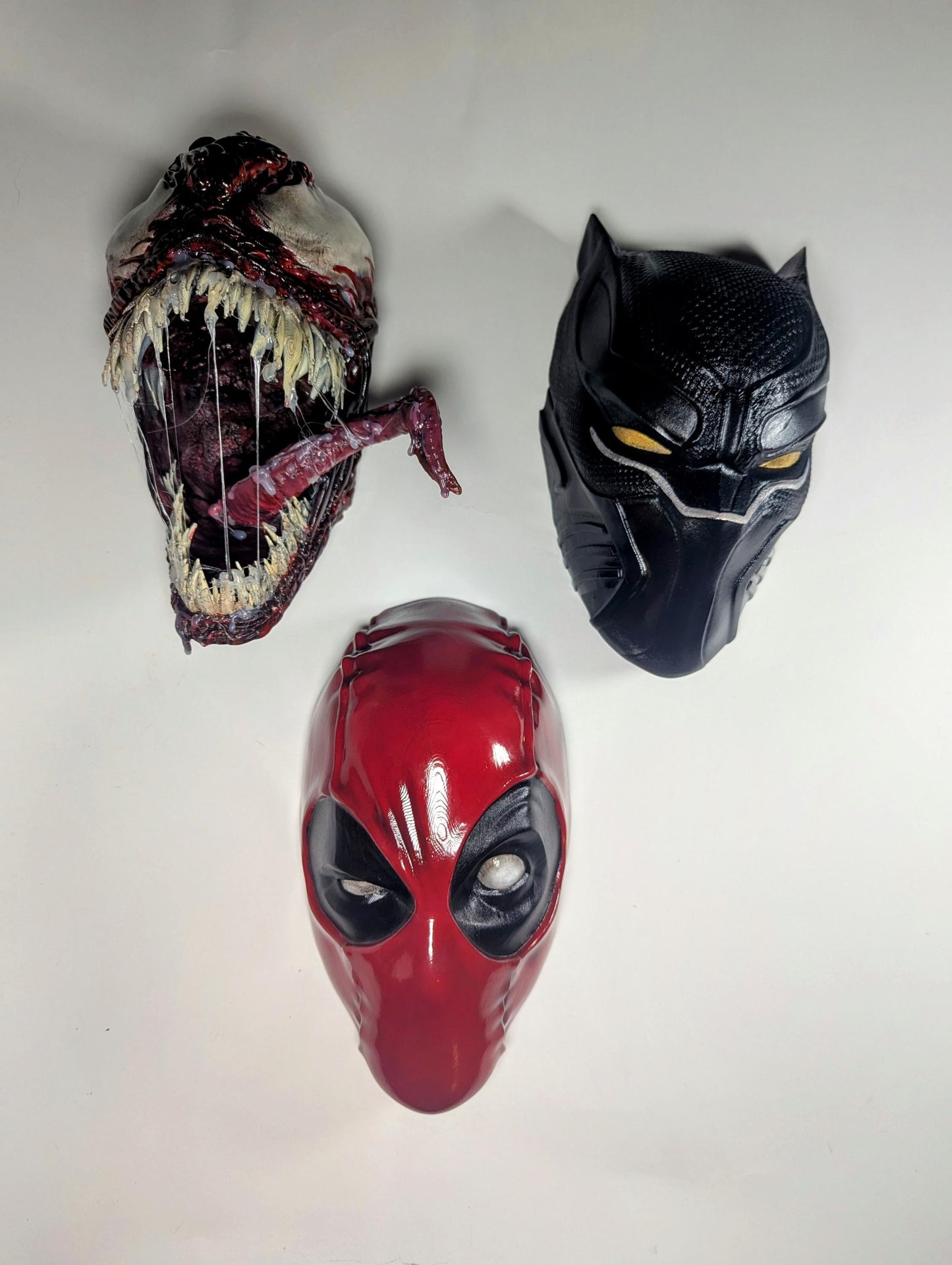 014 "DPL" – Unstoppable Irreverence – Deadpool 3D Print – Hand-Finished Sculpture 24 × 14 × 12 cm – Unique Collector’s Piece