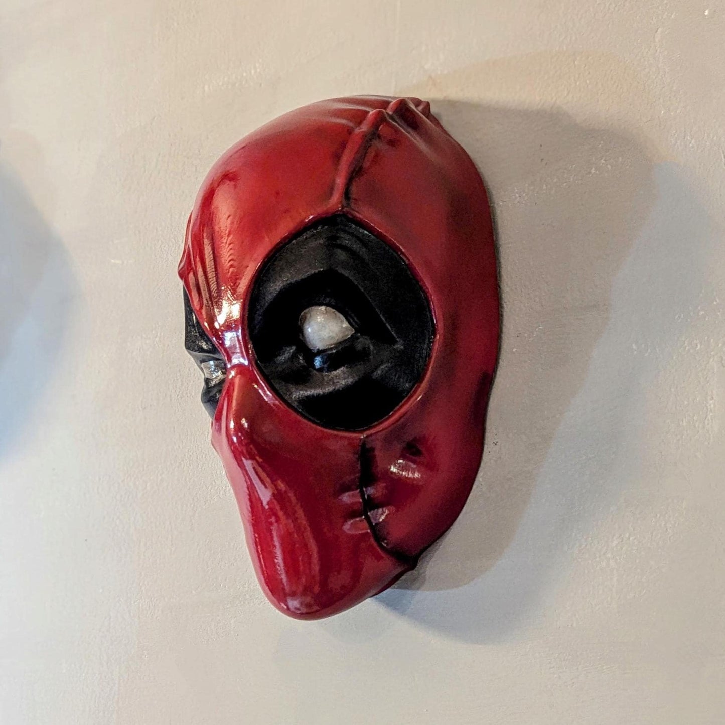 014 "DPL" – Unstoppable Irreverence – Deadpool 3D Print – Hand-Finished Sculpture 24 × 14 × 12 cm – Unique Collector’s Piece