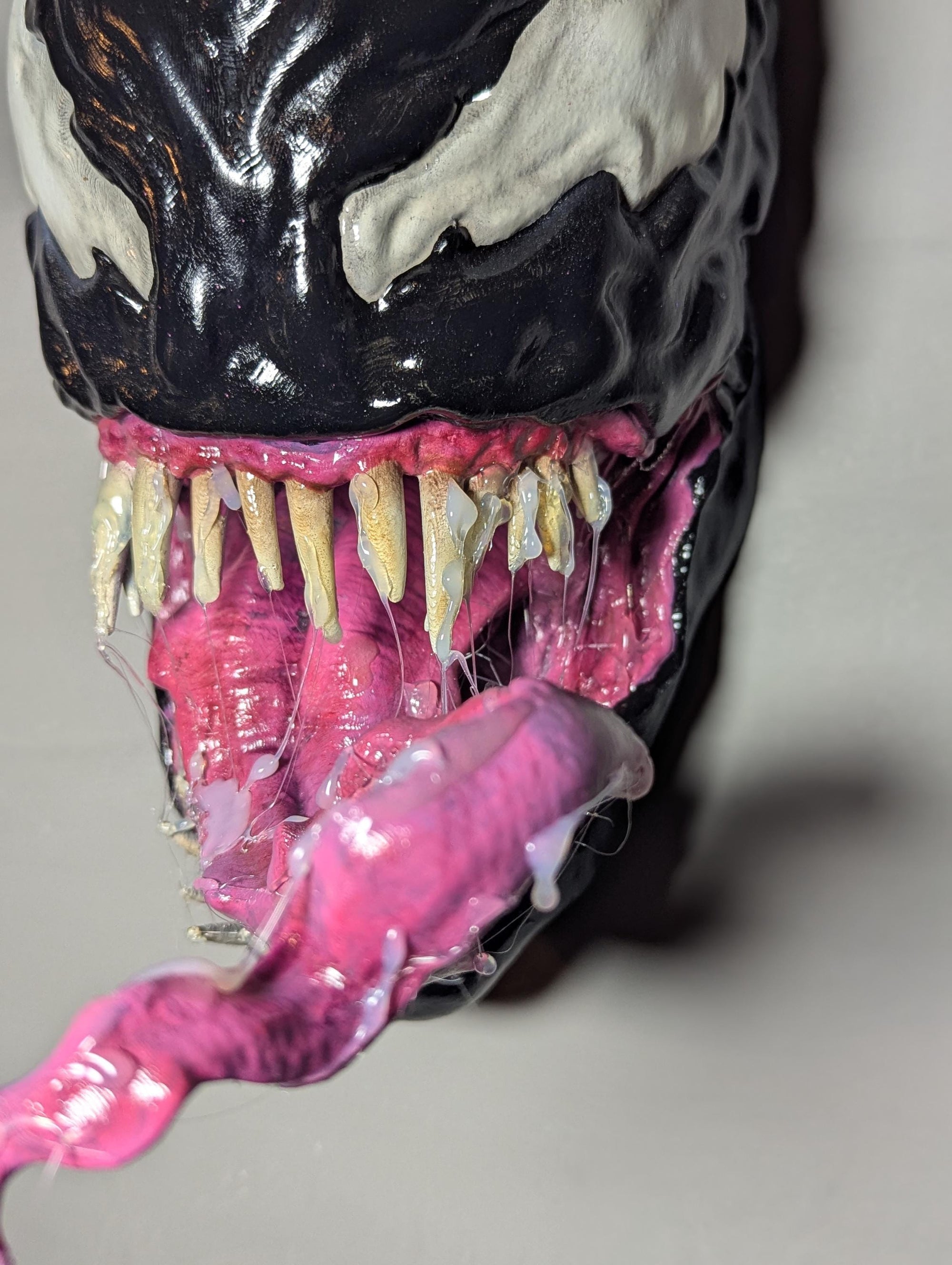 011 "VNM" – Venom Bust 3D Print – Hand-Painted Sculpture 26×20×15 cm – Unique Collector’s Piece