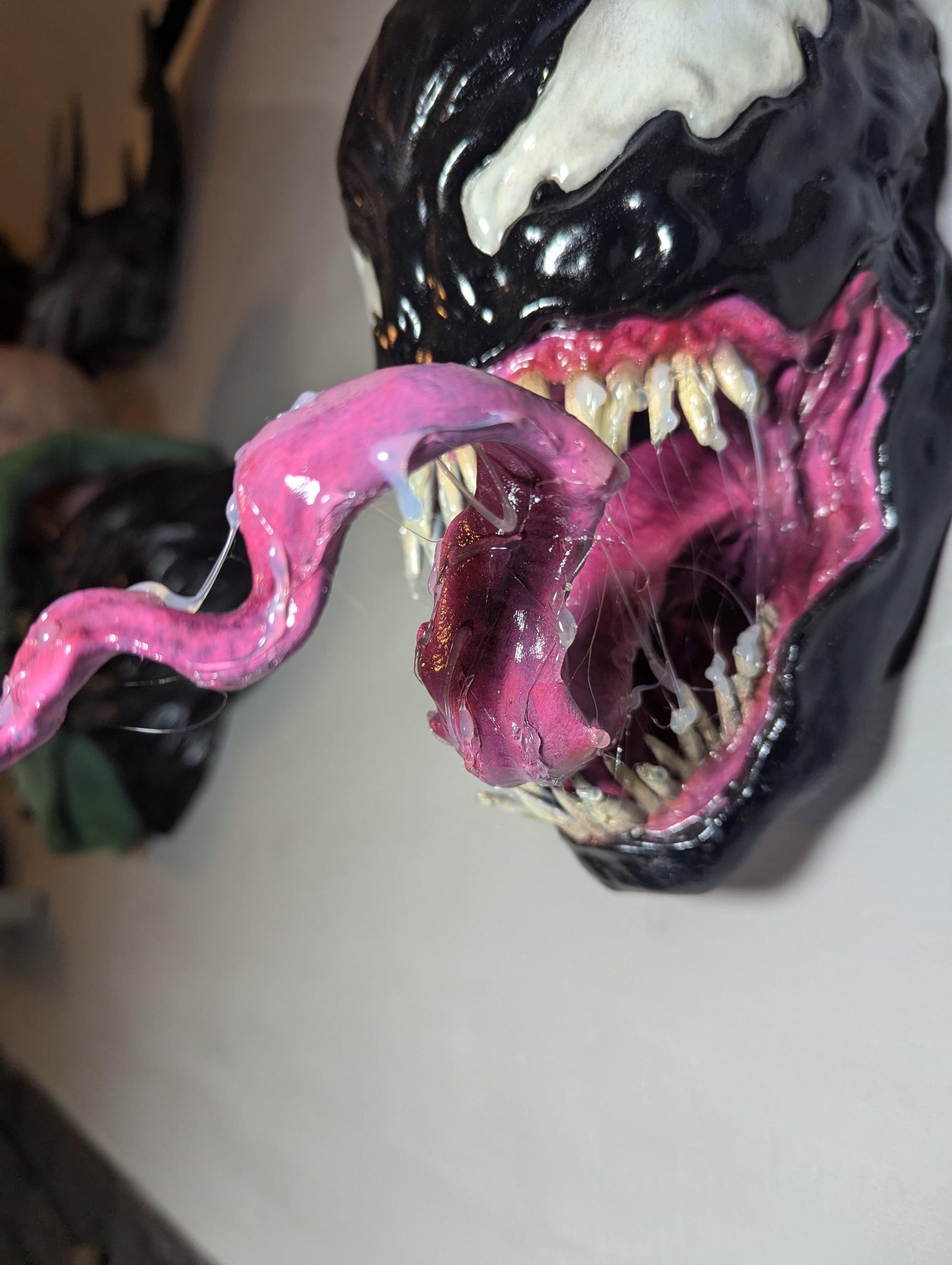 011 "VNM" – Venom Bust 3D Print – Hand-Painted Sculpture 26×20×15 cm – Unique Collector’s Piece