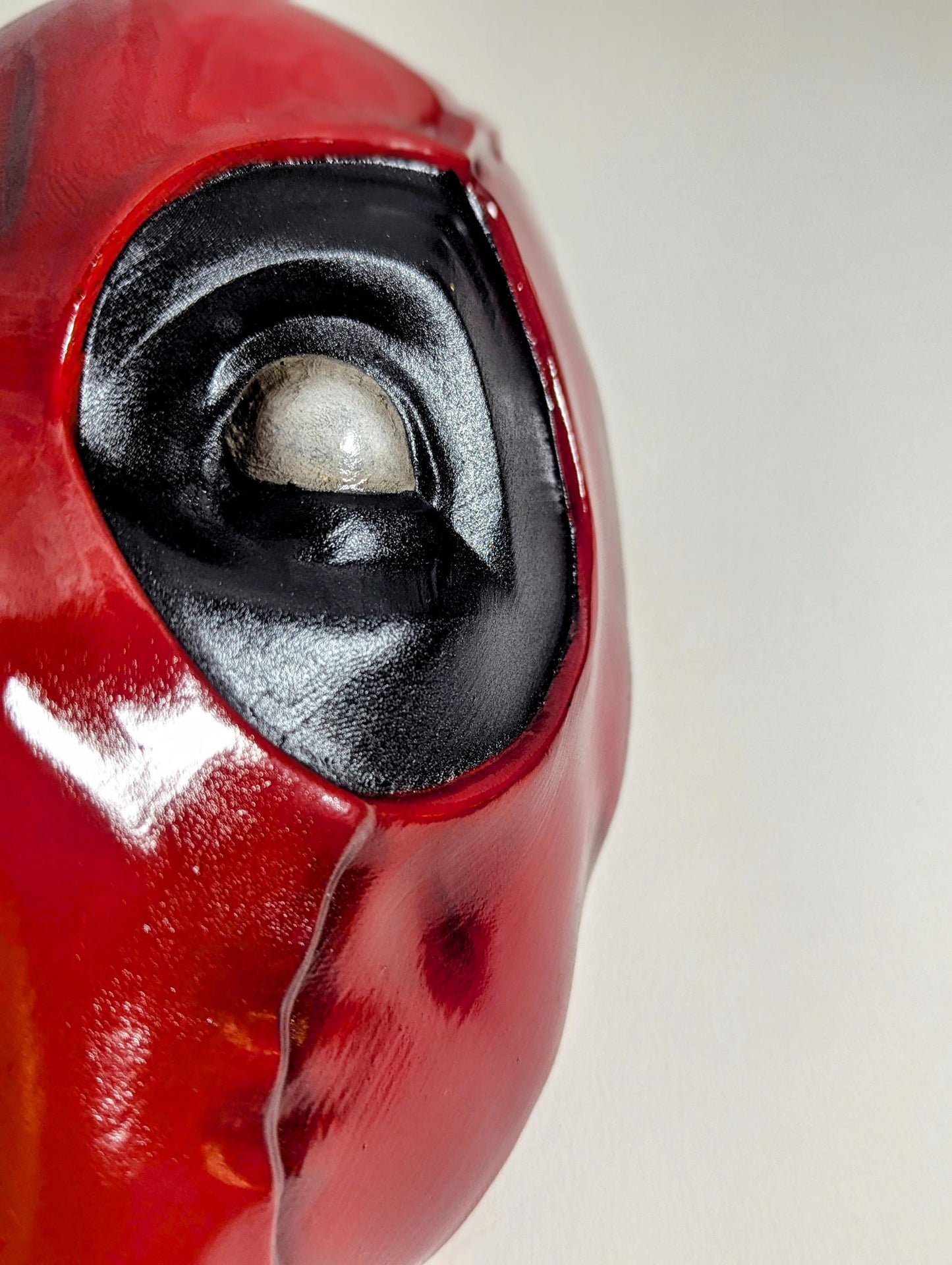 014 "DPL" – Unstoppable Irreverence – Deadpool 3D Print – Hand-Finished Sculpture 24 × 14 × 12 cm – Unique Collector’s Piece