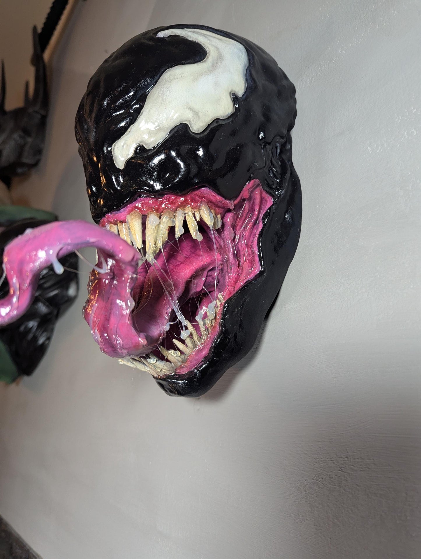 011 "VNM" – Venom Bust 3D Print – Hand-Painted Sculpture 26×20×15 cm – Unique Collector’s Piece