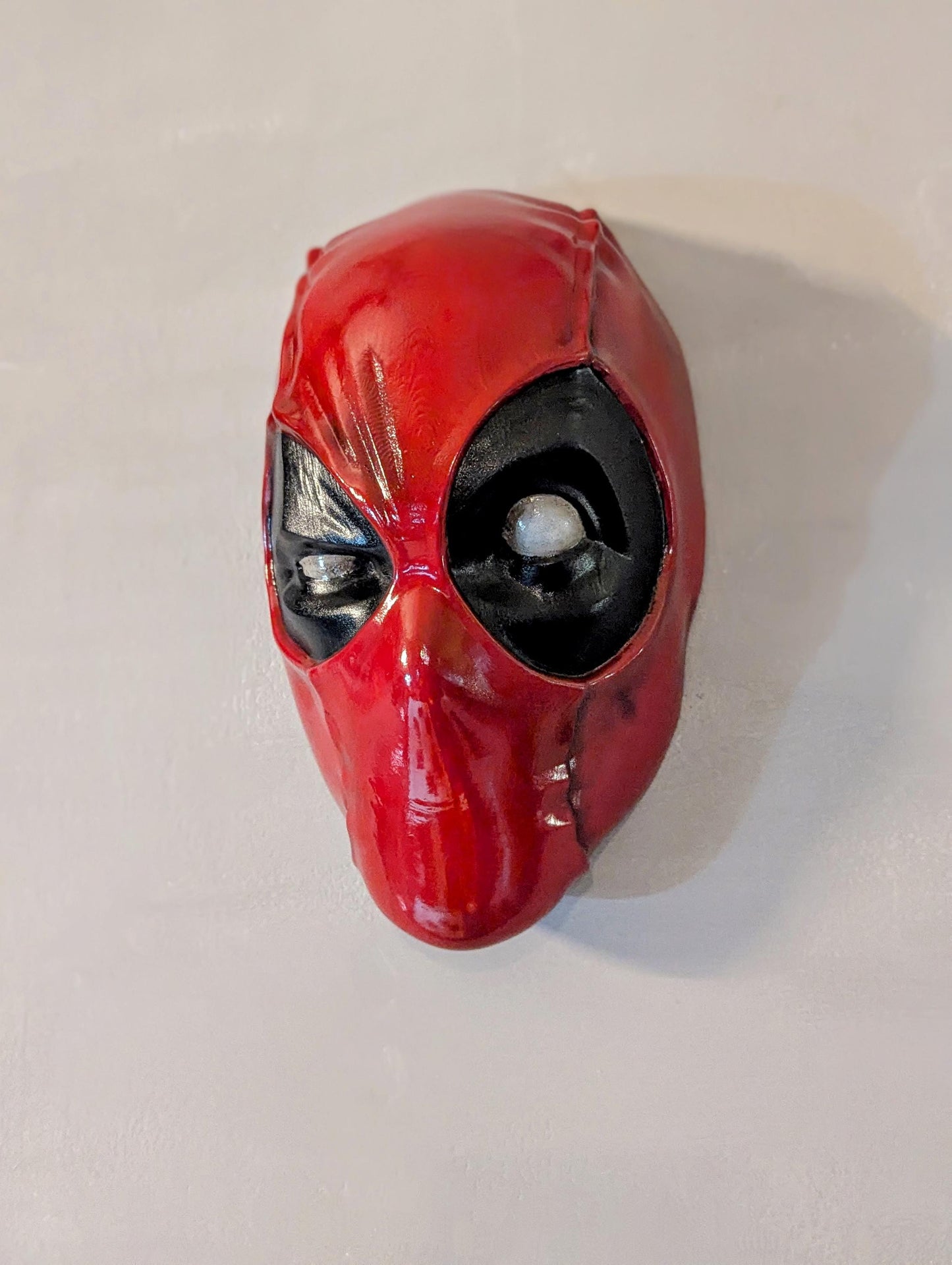 014 "DPL" – Unstoppable Irreverence – Deadpool 3D Print – Hand-Finished Sculpture 24 × 14 × 12 cm – Unique Collector’s Piece
