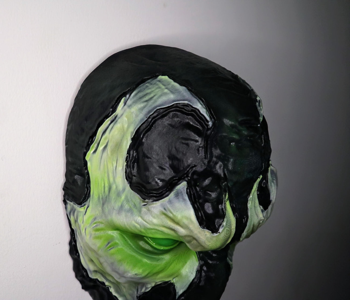 020 "SPW" – Testa a Muro Artistica di Spawn • Fan Art 3D Dipinta a Mano • 24×18×16 cm