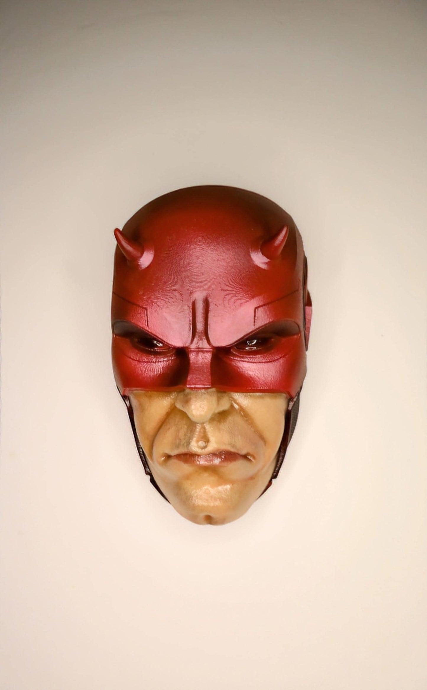026 “DRD” – Testa a Muro Artistica di Daredevil • Fan Art 3D Dipinta a Mano • 24×15×11 cm