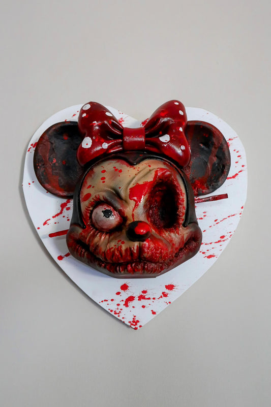 023 "MNZ" – The Murder Brush • Testa a Muro Pulp Horror 3D Dipinta a Mano • 21×24×12 cm