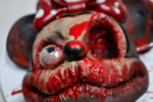 023 "MNZ" – The Murder Brush • Testa a Muro Pulp Horror 3D Dipinta a Mano • 21×24×12 cm