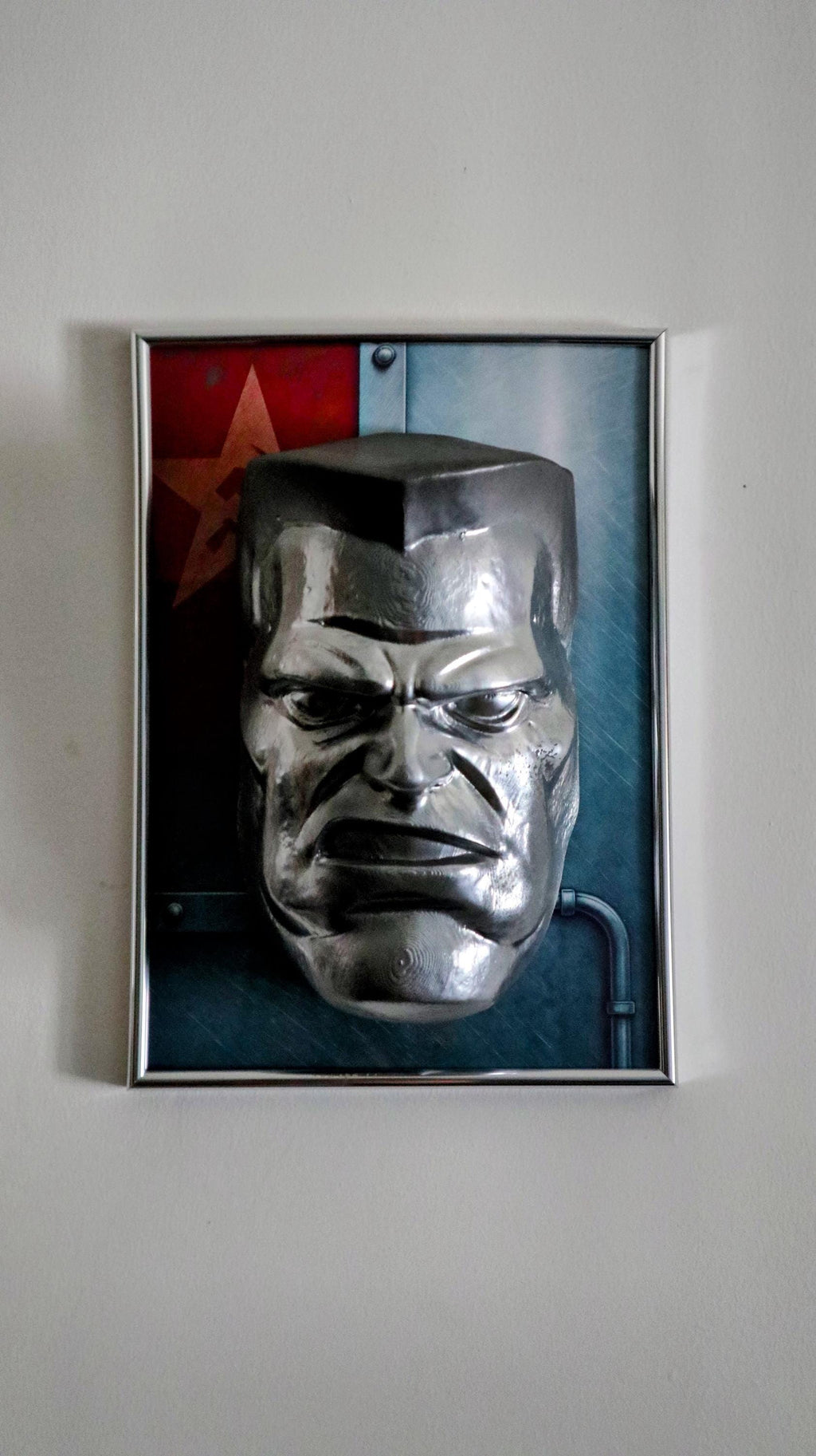 Colossus 3D Wall Art – Silver Mask 30×22×10 cm • Silver Frame • Hammer and Sickle Background • Handmade