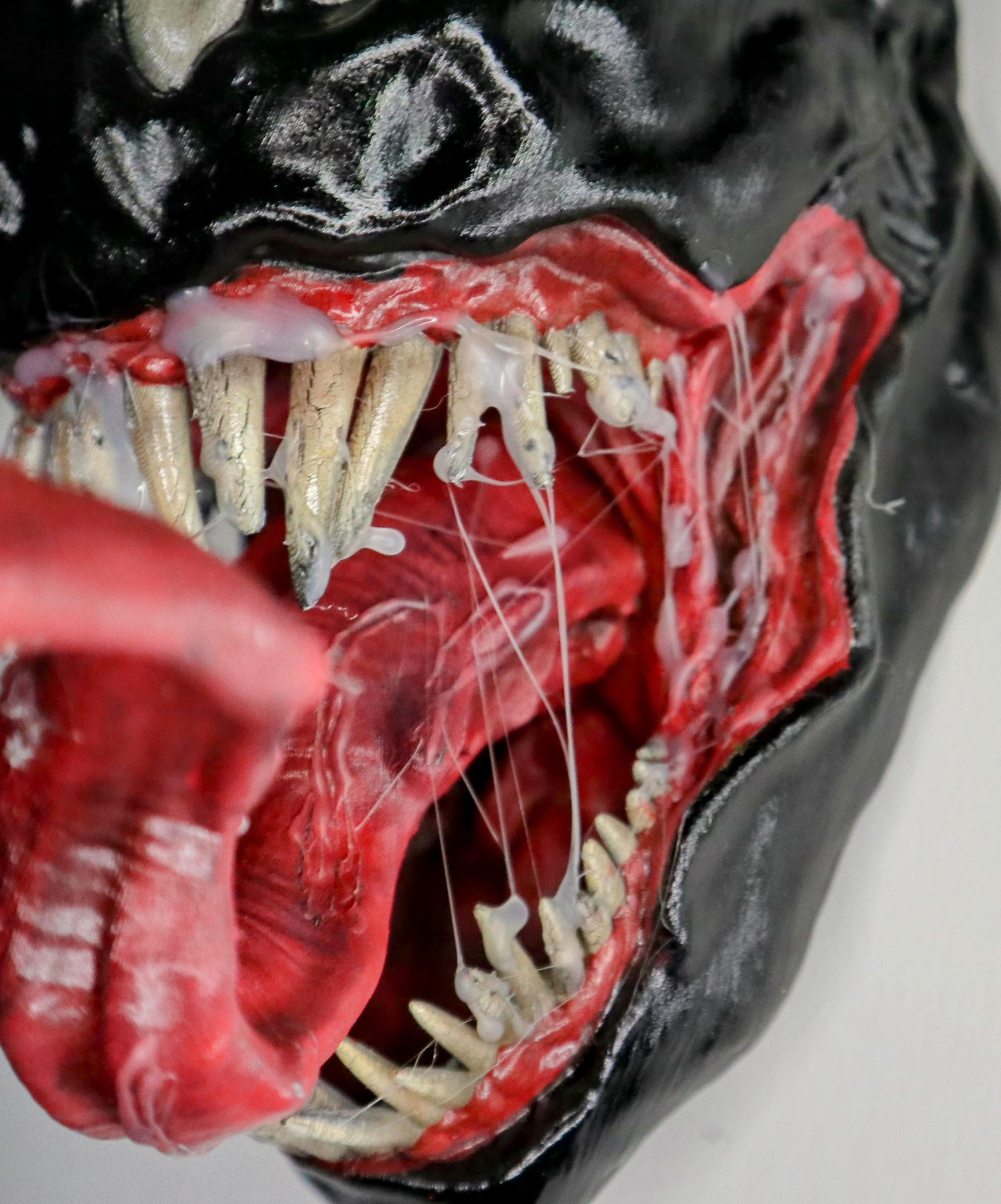 011 "VNM" – Venom Bust 3D Print – Hand-Painted Sculpture 26×20×15 cm – Unique Collector’s Piece