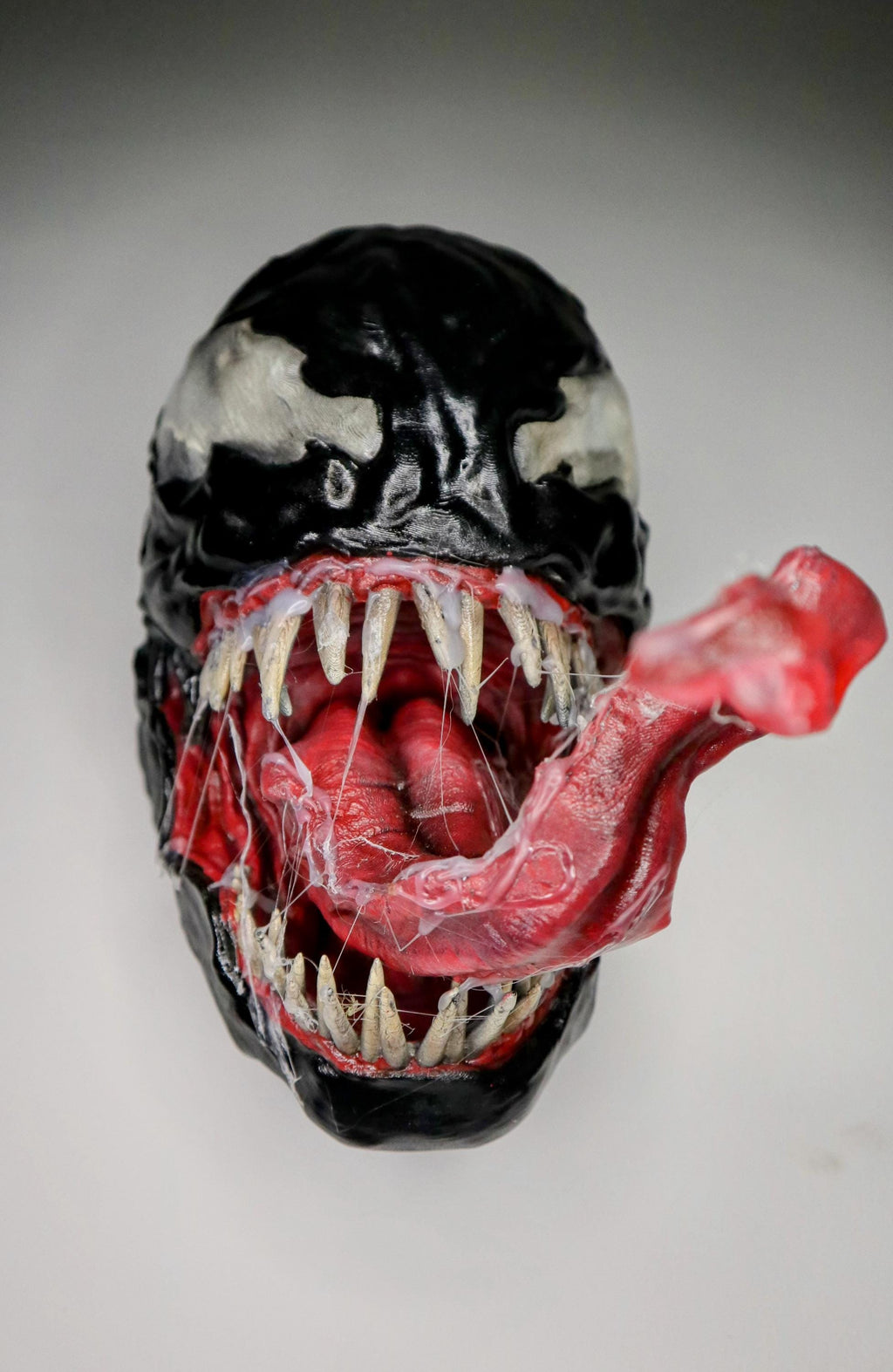 011 "VNM" – Venom Bust 3D Print – Hand-Painted Sculpture 26×20×15 cm – Unique Collector’s Piece