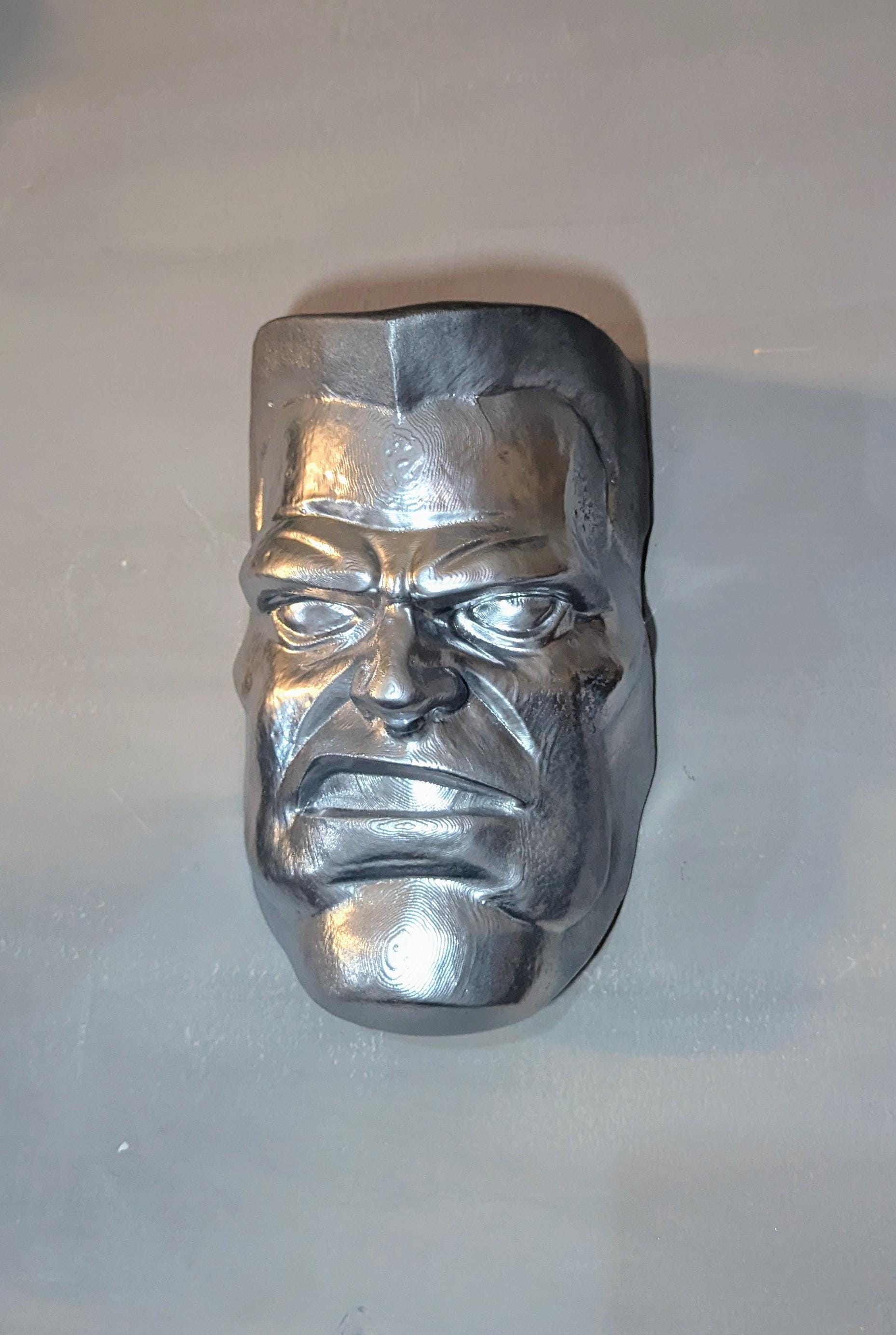 Colossus 3D Wall Art – Silver Mask 30×22×10 cm • Silver Frame • Hammer and Sickle Background • Handmade