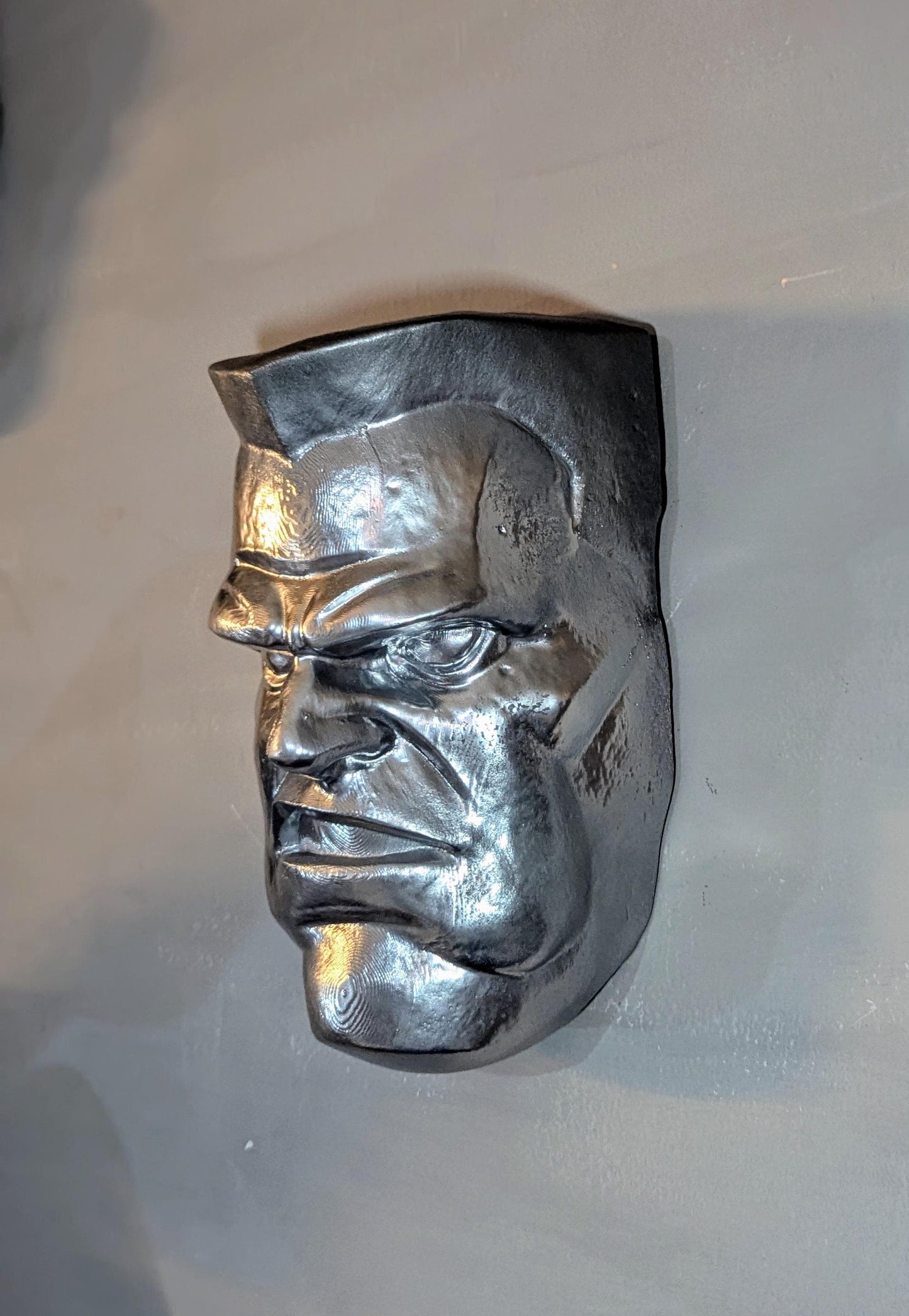 021 "CLS" – Testa a Muro Artistica di Colossus • Fan Art 3D Dipinta a Mano • 22×14×9 cm