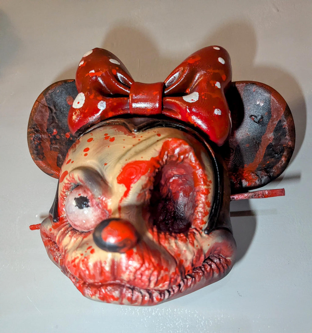 023 "MNZ" – The Murder Brush • Testa a Muro Pulp Horror 3D Dipinta a Mano • 21×24×12 cm