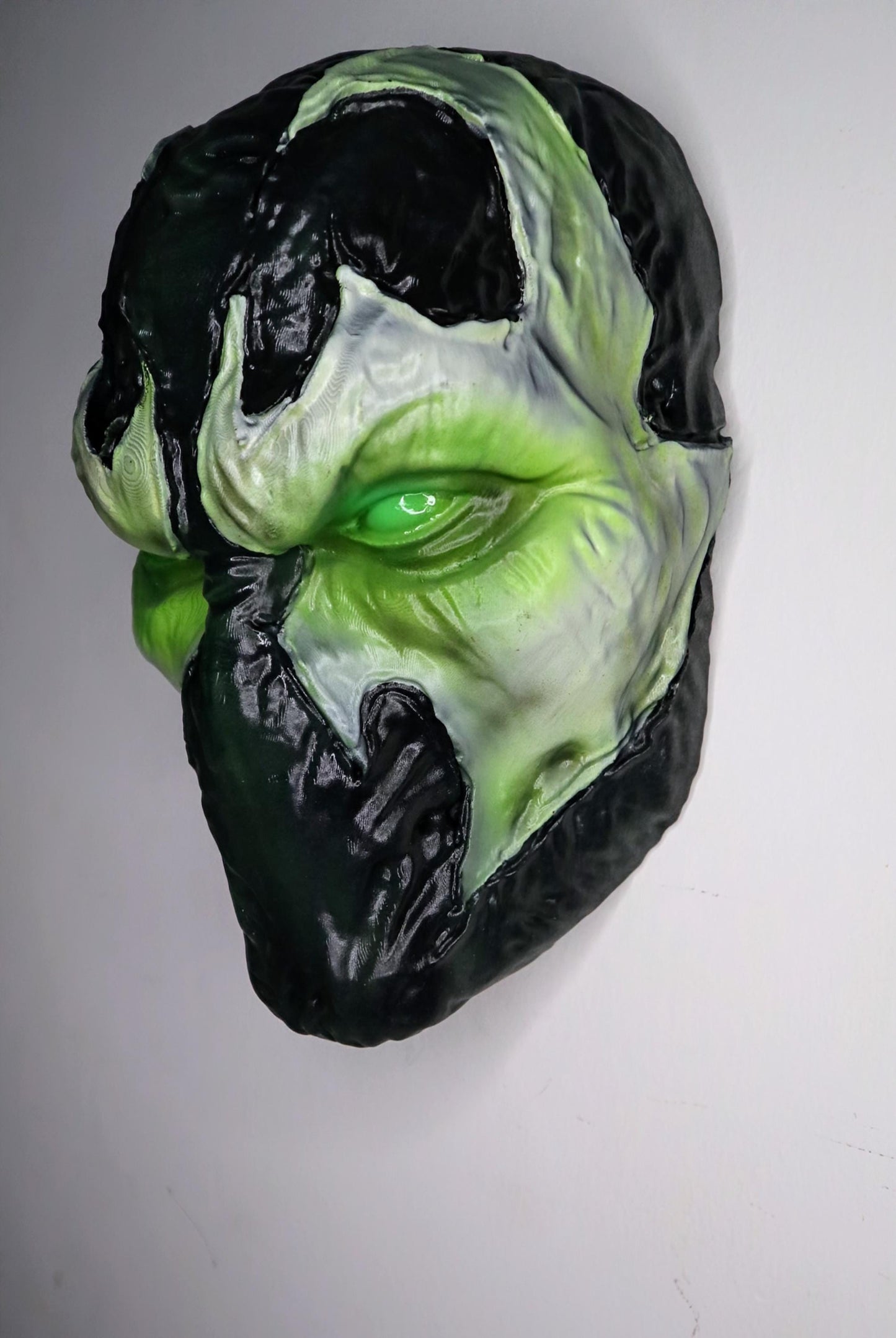 020 "SPW" – Testa a Muro Artistica di Spawn • Fan Art 3D Dipinta a Mano • 24×18×16 cm