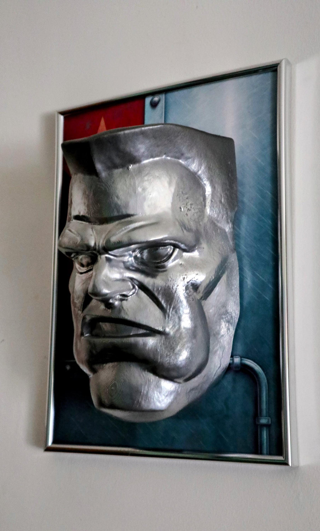 Colossus 3D Wall Art – Silver Mask 30×22×10 cm • Silver Frame • Hammer and Sickle Background • Handmade