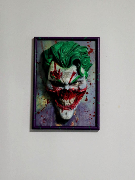 Why So Serious – Maschera 3D Joker su Quadro 30×22×12 cm • Cornice Viola Dipinta a Mano • Arte Horror con Effetto Sangue