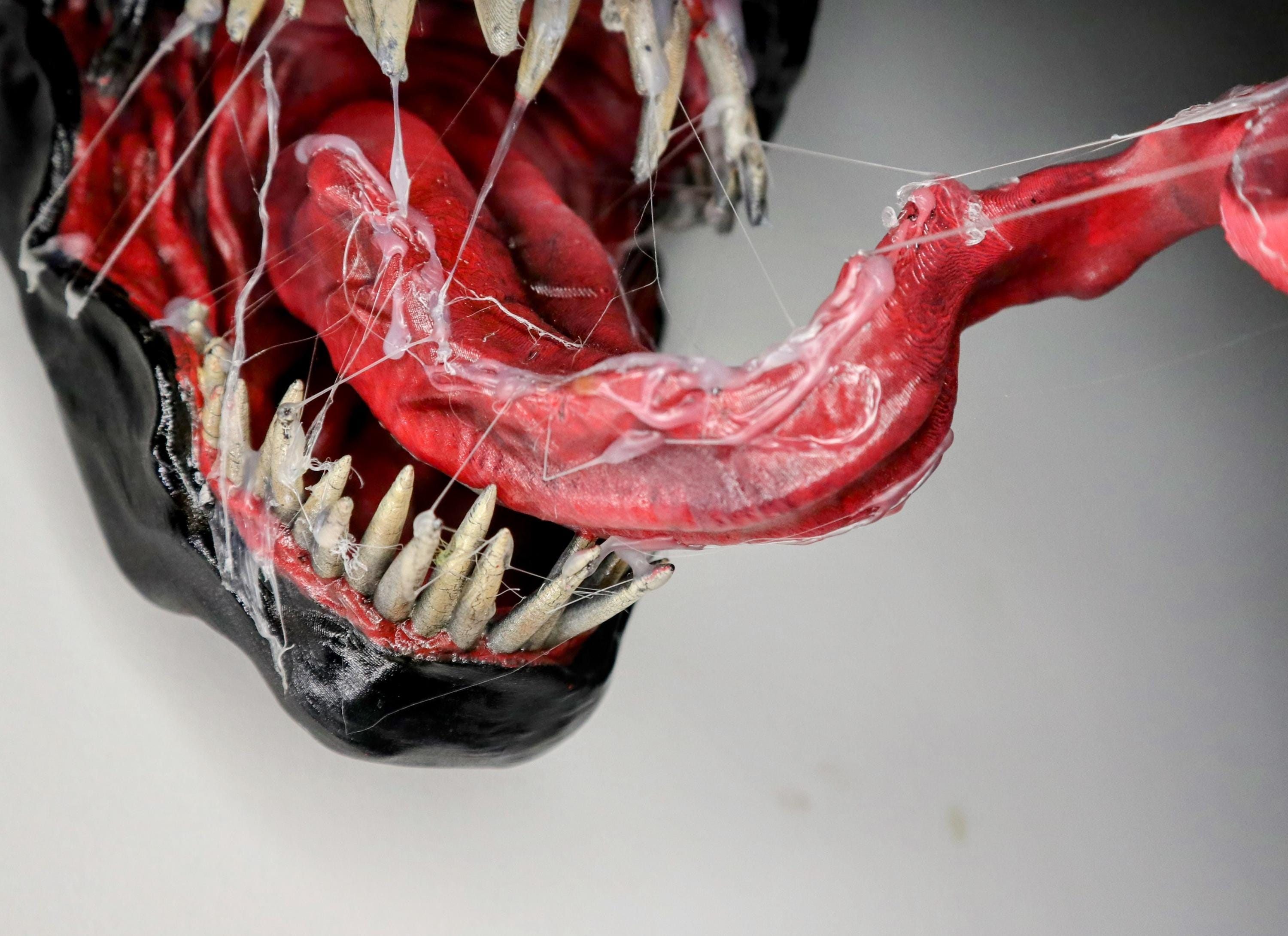 011 "VNM" – Venom Bust 3D Print – Hand-Painted Sculpture 26×20×15 cm – Unique Collector’s Piece