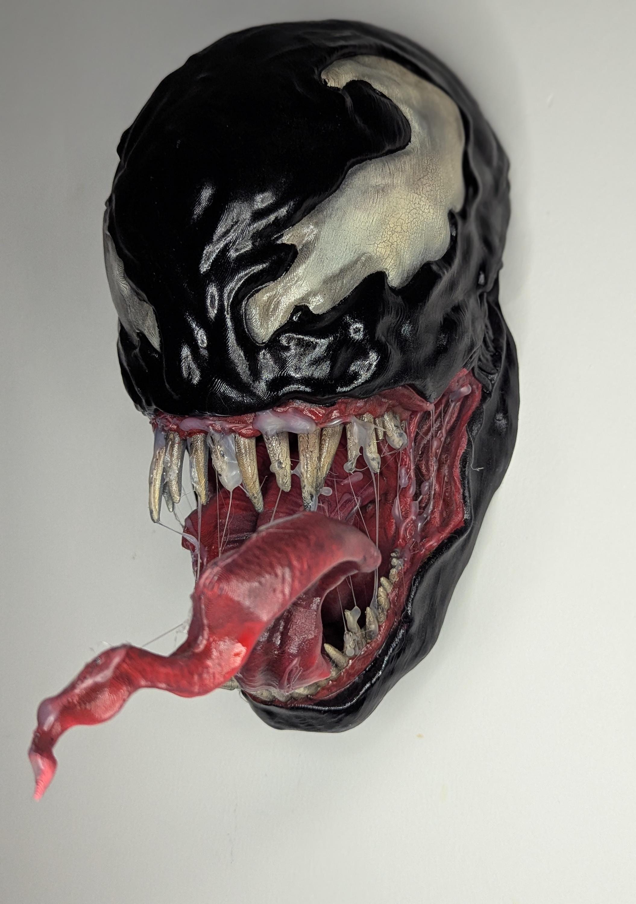 011 "VNM" – Venom Bust 3D Print – Hand-Painted Sculpture 26×20×15 cm – Unique Collector’s Piece