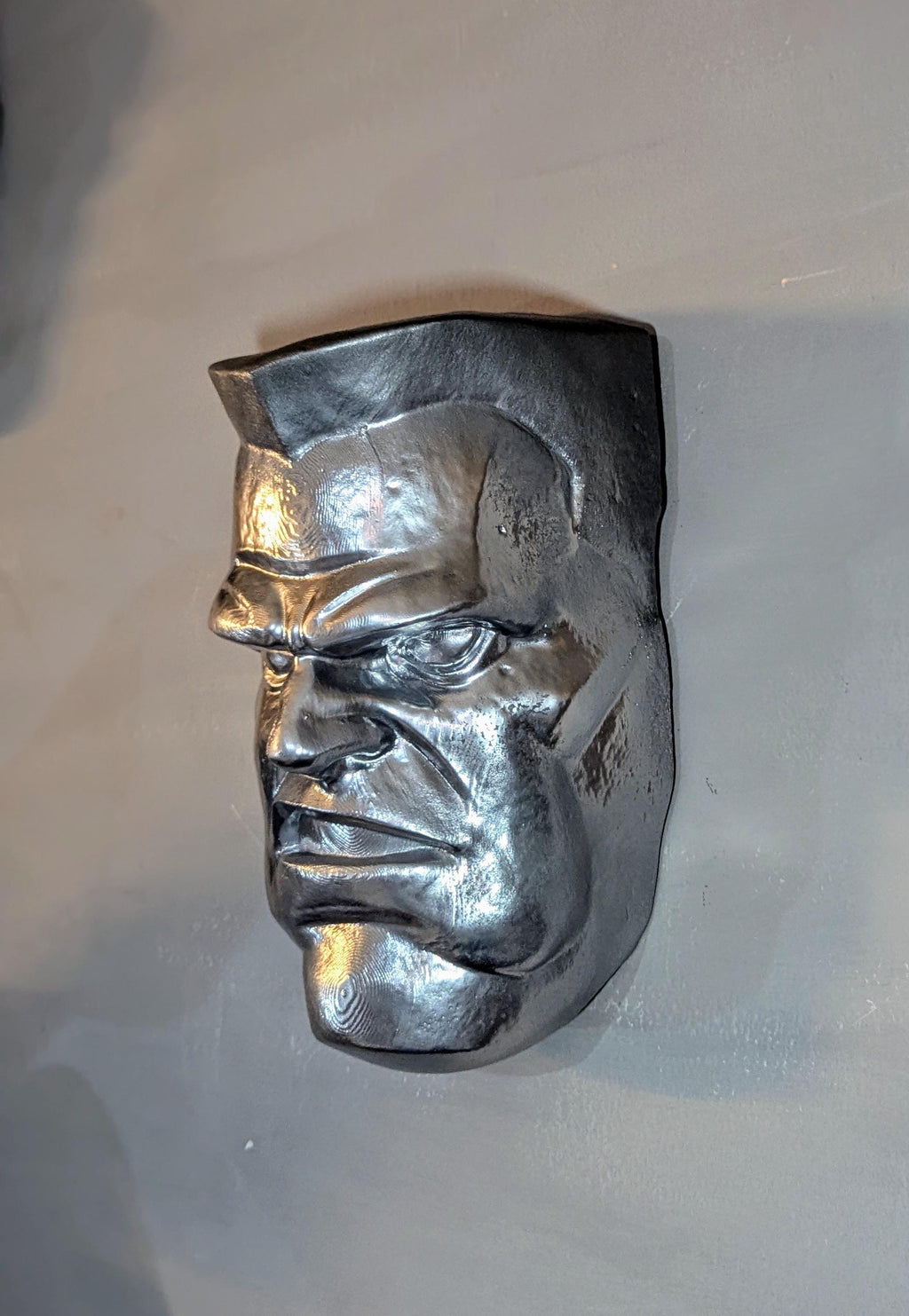 Colossus 3D Wall Art – Silver Mask 30×22×10 cm • Silver Frame • Hammer and Sickle Background • Handmade