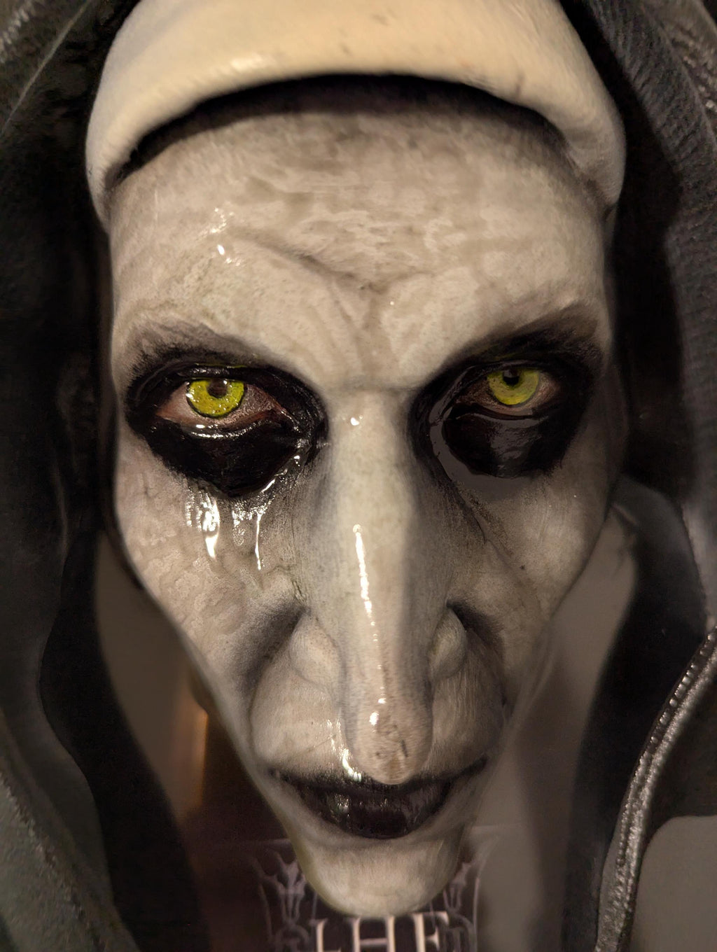 L’Abisso ha un Velo – Scultura 3D da Parete Ispirata a The Nun • Fan Art Horror • Valak con Cornice Gotica • 30×22×12 cm