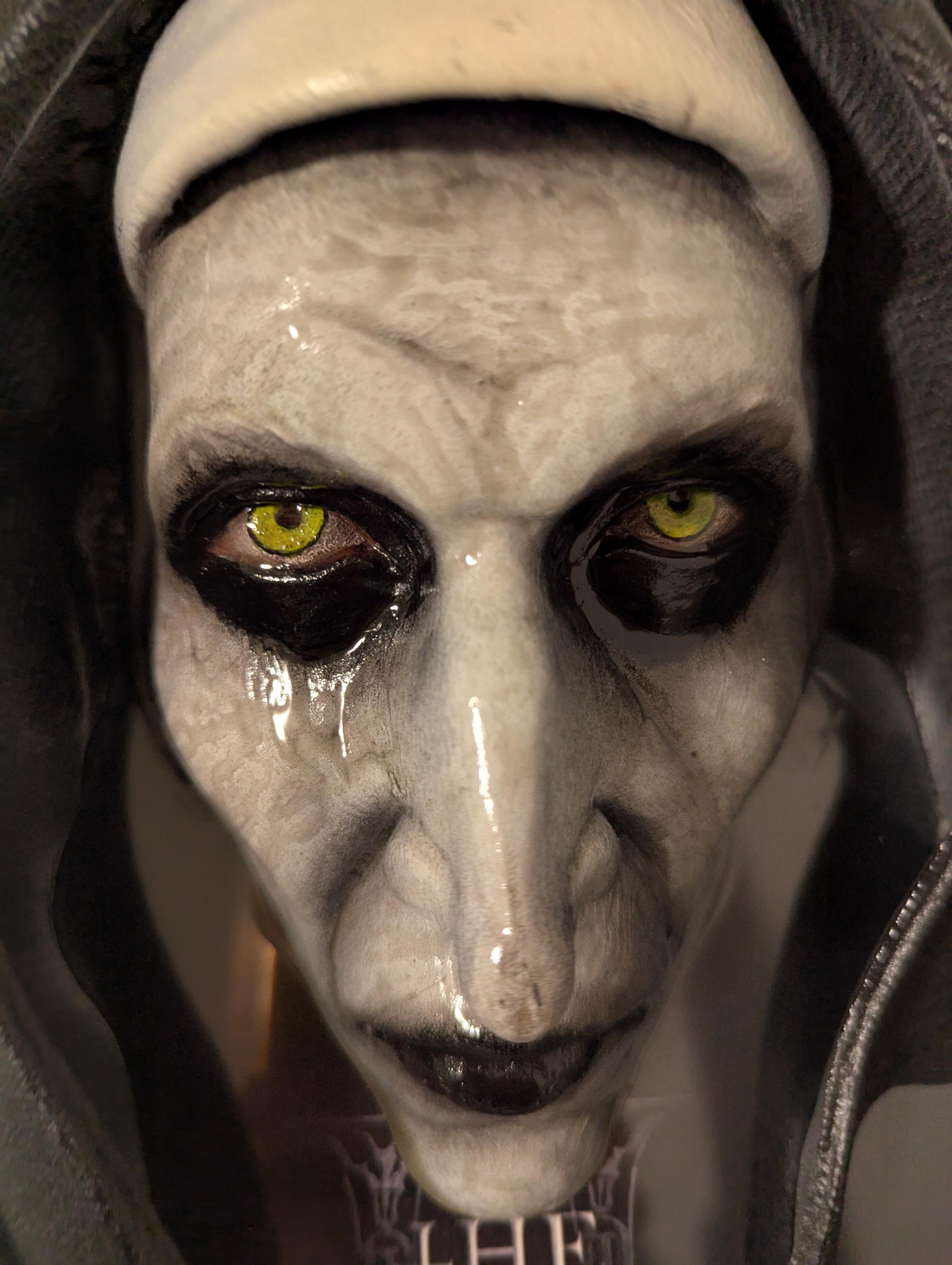 L’Abisso ha un Velo – Scultura 3D da Parete Ispirata a The Nun • Fan Art Horror • Valak con Cornice Gotica • 30×22×12 cm