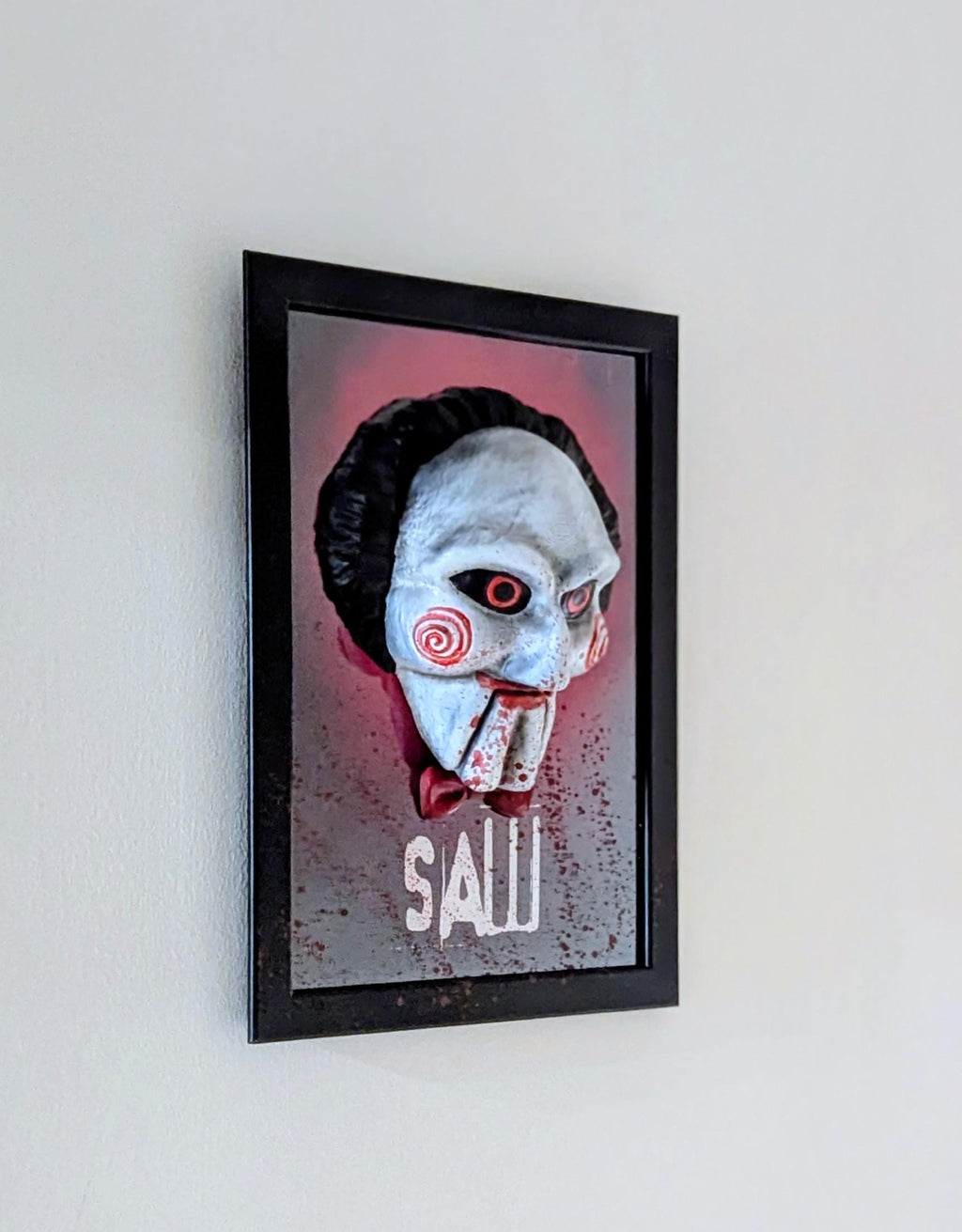 Saw Billy – Quadro 3D Artistico • Fan Art Dipinta a Mano • 30×22×12 cm