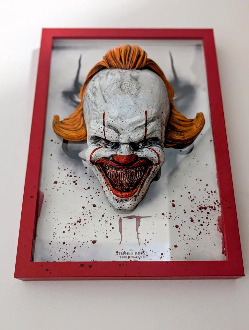 IT Pennywise – Quadro 3D Artistico • Fan Art Dipinta a Mano • 30×22×12 cm