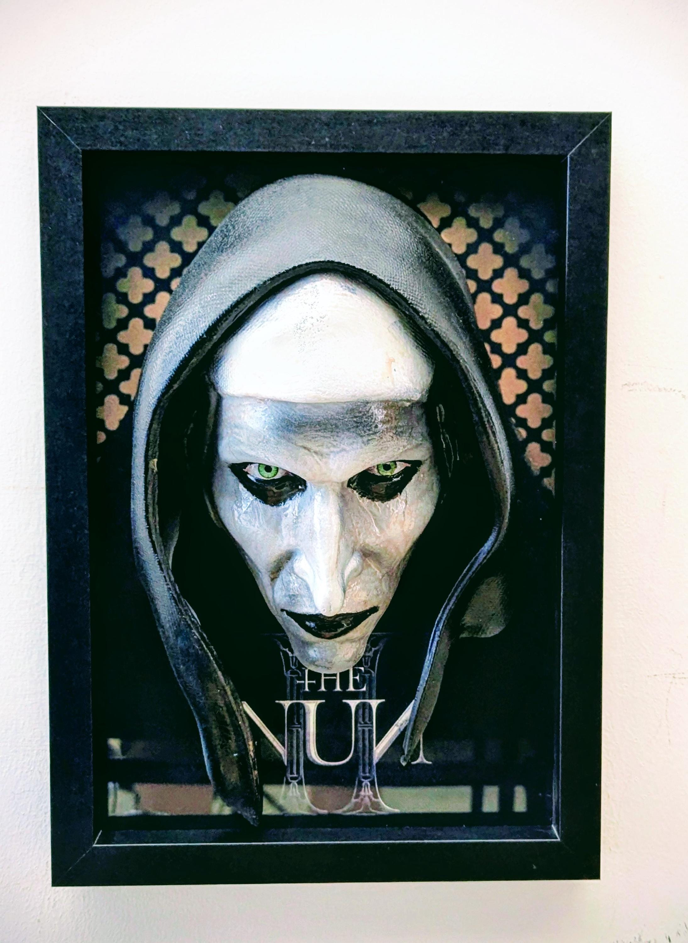 L’Abisso ha un Velo – Scultura 3D da Parete Ispirata a The Nun • Fan Art Horror • Valak con Cornice Gotica • 30×22×12 cm