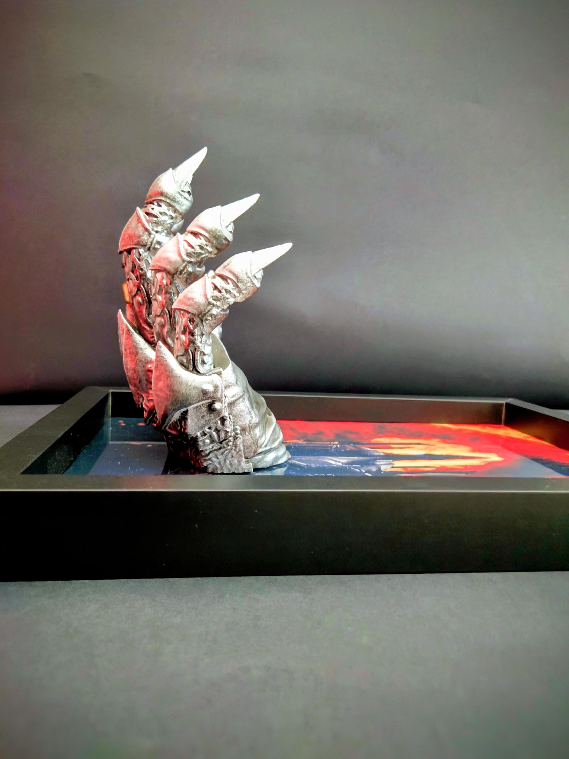 Sauron Hand – Quadro 3D Artistico • Fan Art Dipinta a Mano • Lord of the Rings • 33×24×15 cm
