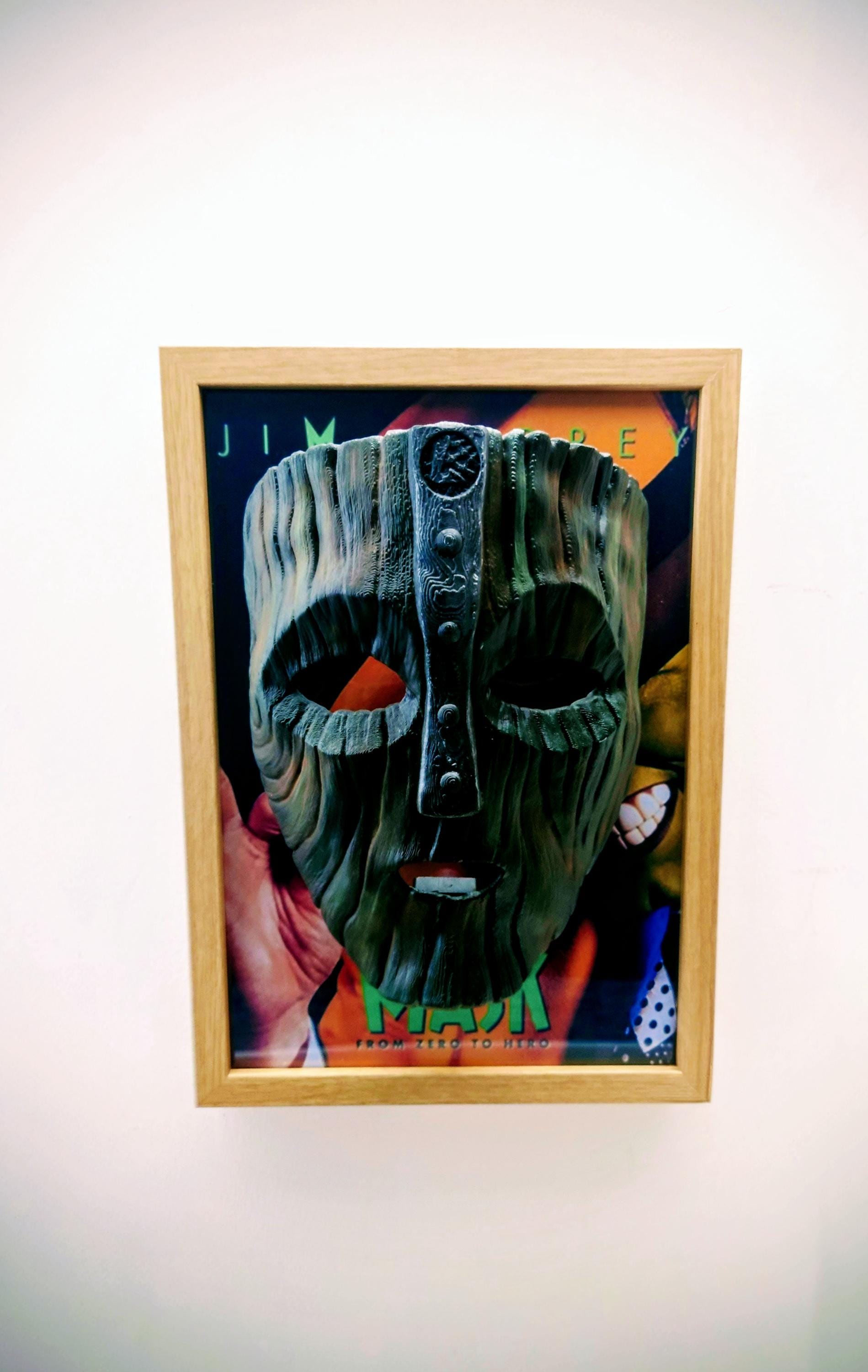 The Mask – Quadro 3D Artistico con Maschera Magnetica • Fan Art Dipinta a Mano • 33×24×10 cm