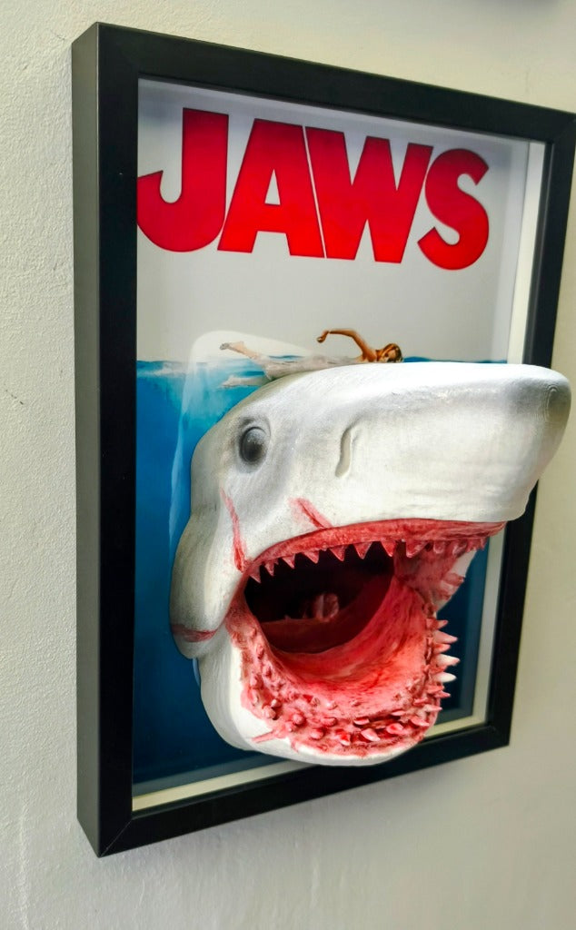 Nightmares in Frame - Shark Bite (Jaws) — Cornice Nera (Black Frame) Dettaglio laterale | The Frame Beyond