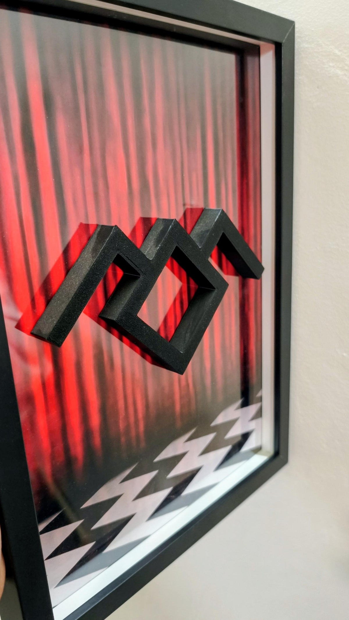 Framed Cults - The Lodge Symbol - Twin Peaks — Dettaglio laterale | The Frame Beyond