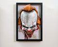 Nightmares in Frame - Pennywise (Modern) — Vista frontale scultura 3D con cornice nera | The Frame Beyond