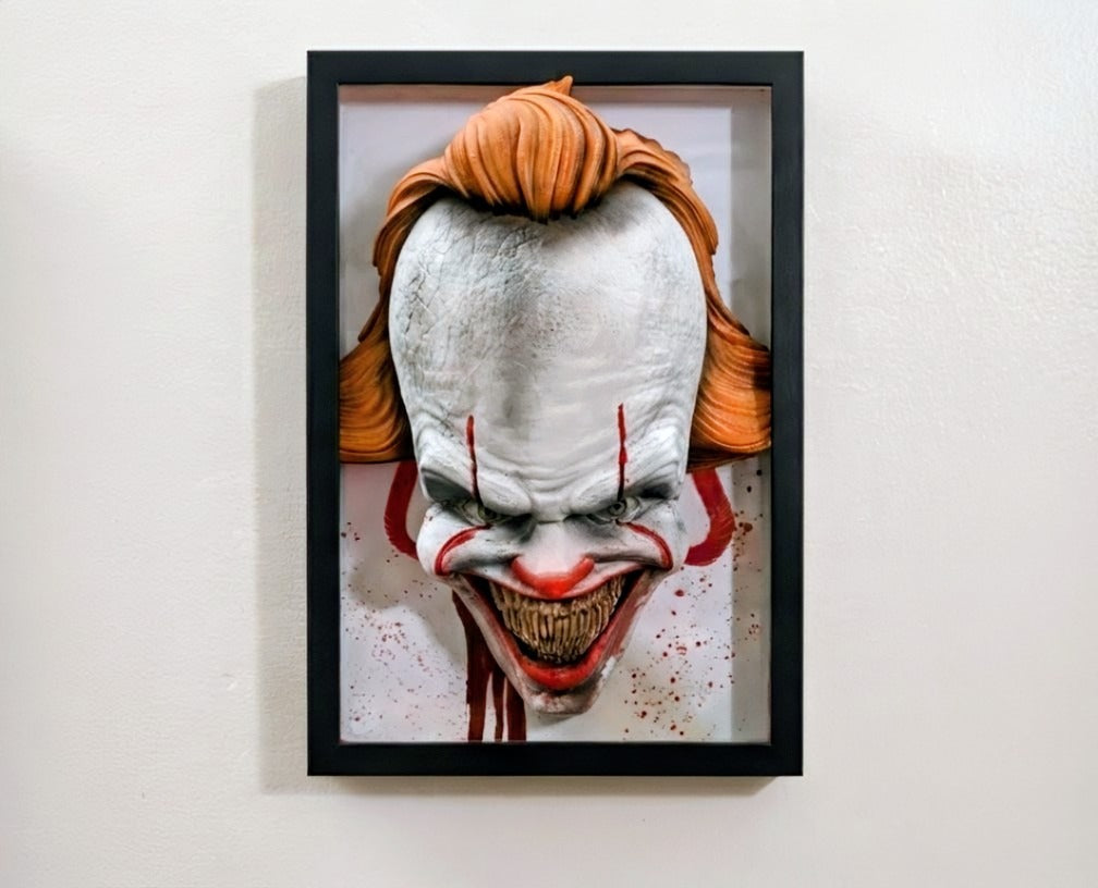Nightmares in Frame - Pennywise (Modern) — Vista frontale scultura 3D con cornice nera | The Frame Beyond