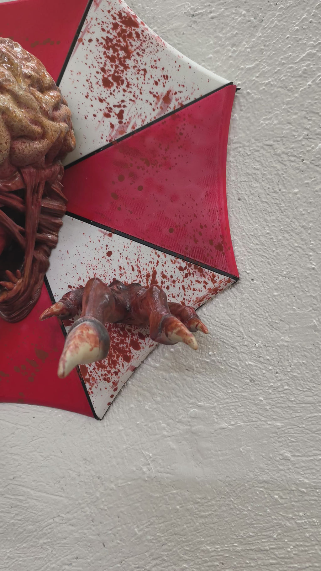 Licker – RELICS: Glitch / Digital Remains – Scultura Murale Monumentale