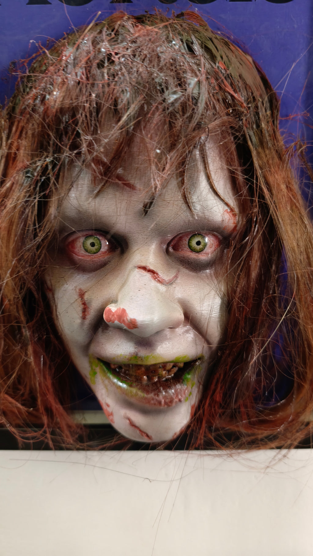 Nightmares in Frame - Regan MacNeil (The Exorcist) | Quadro 3D con Capelli a Sbalzo (10 cm)