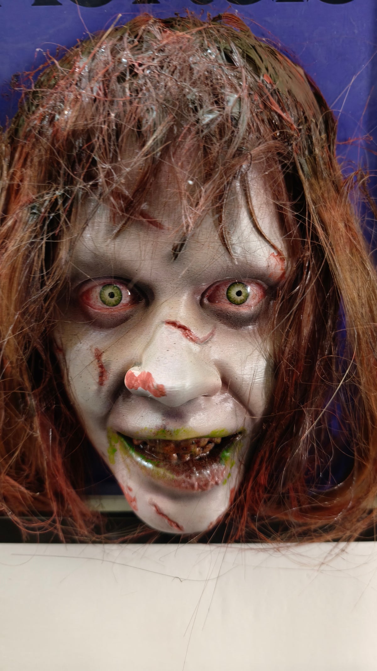 Nightmares in Frame - Regan MacNeil (The Exorcist) | Quadro 3D con Capelli a Sbalzo (10 cm)