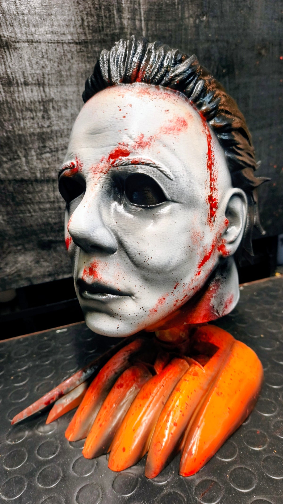 RELICS: The Last Cut - Michael Myers (Halloween 1978) | Busto 3D da Collezione con Base Zucca e Coltello