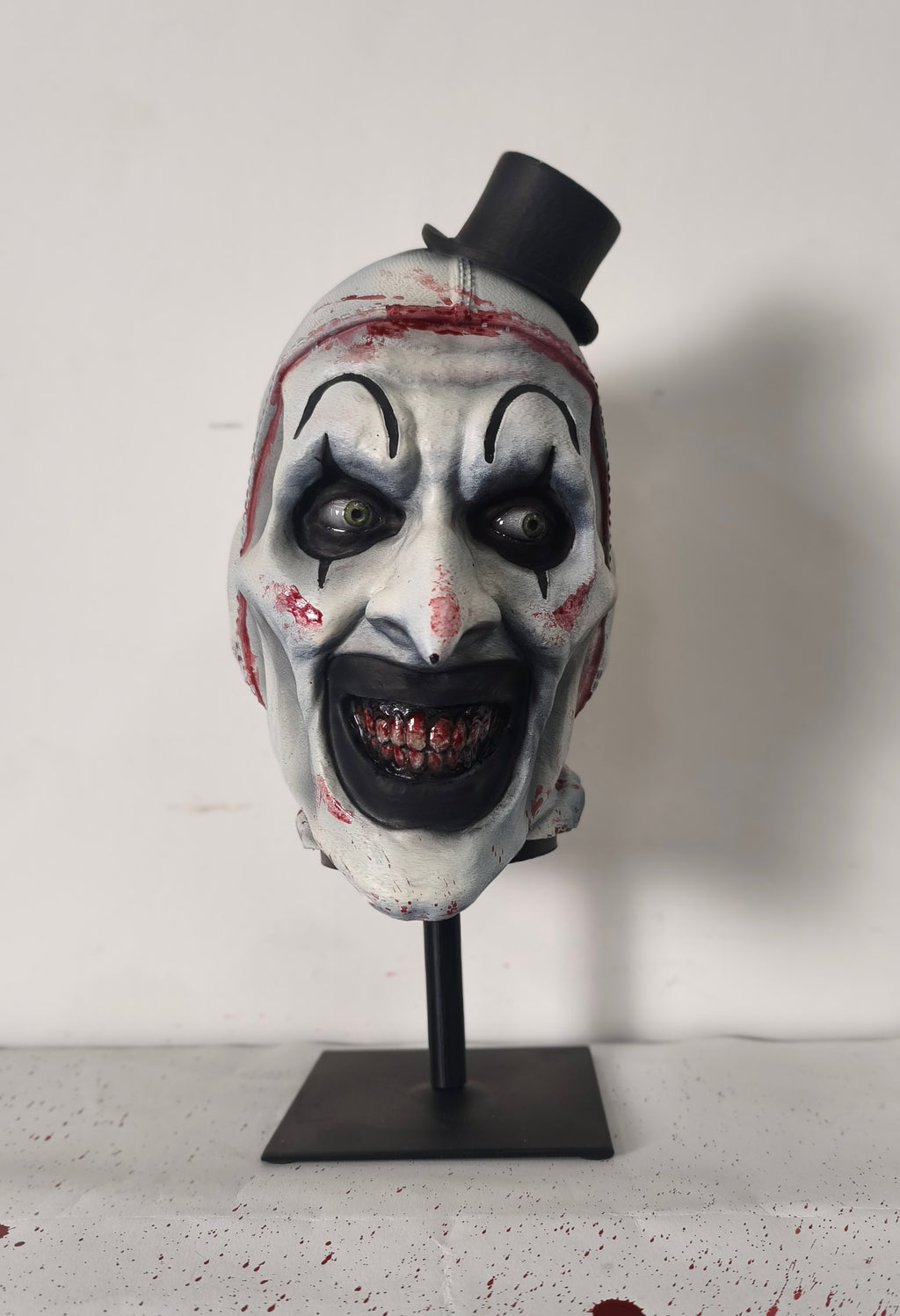 The Exhibit - Art the Clown — Dettaglio pittura | The Frame Beyond
