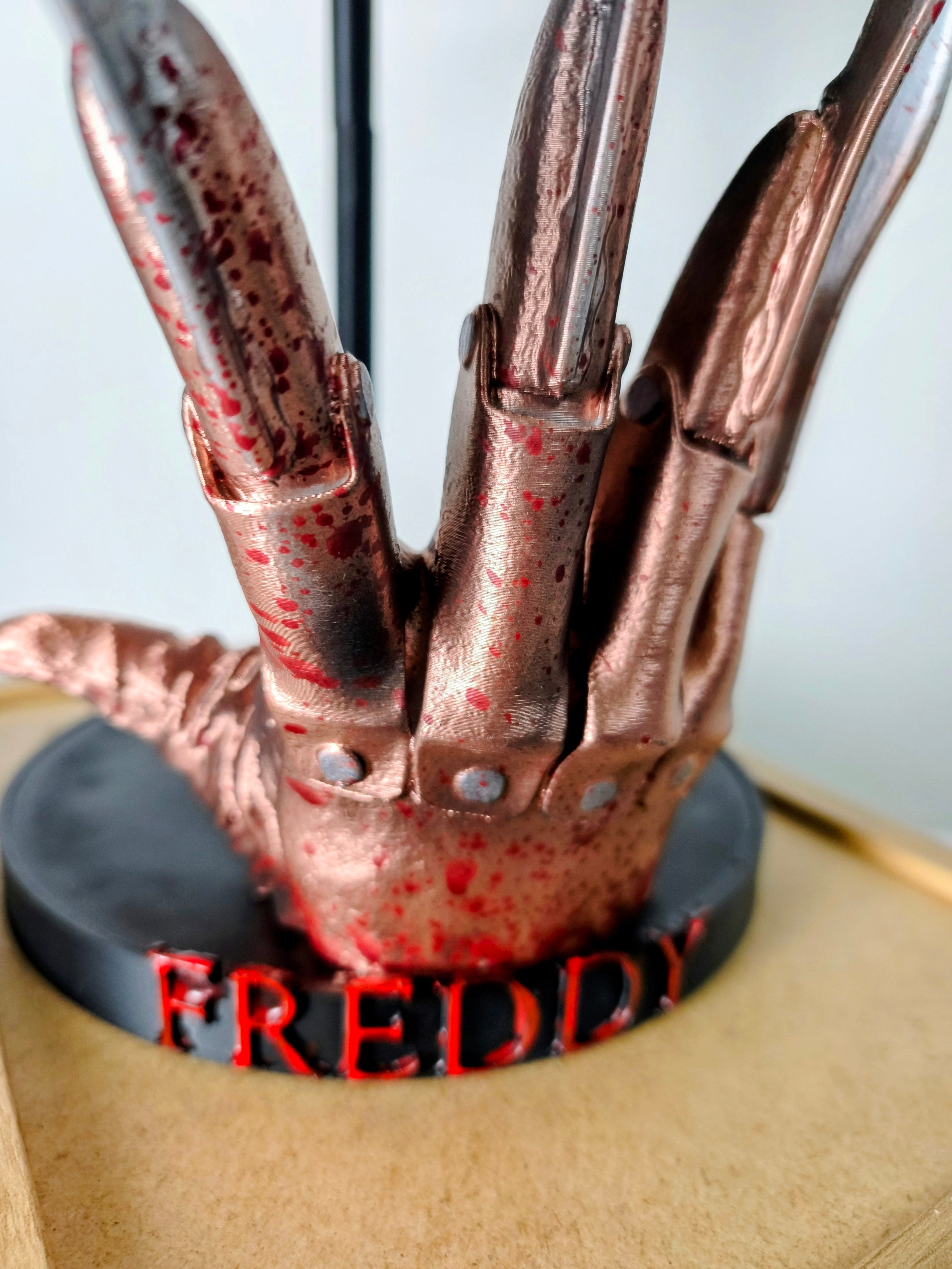 RELICS: The Last Cut - Freddy Krueger — Vista frontale | The Frame Beyond