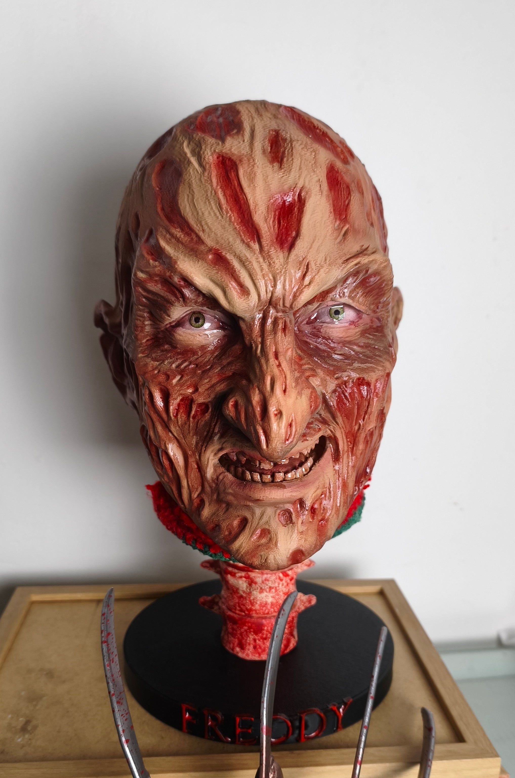 RELICS: The Last Cut - Freddy Krueger — Vista angolare | The Frame Beyond